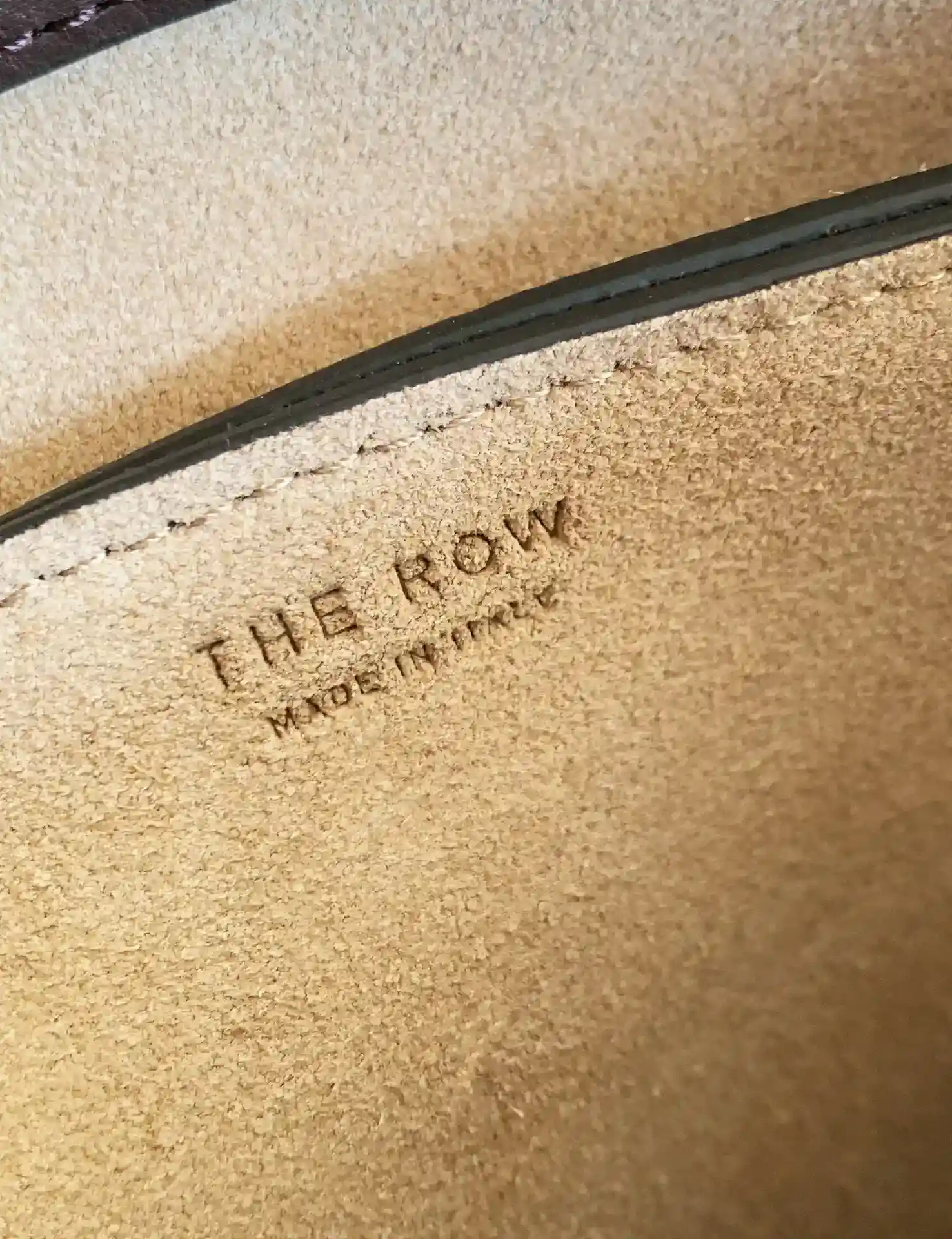 Image[8]-🪐Minimalist fans of another new favorite - The Row Nu Twin logo-free premium sense of design will be a woman's self-confidence and strong and inner subtle tenderness of the whole plate Nu Twin handbags are not logo throughout the body of the high-quality leather with a small size and a long shoulder strap and double compartment design to better ensure that the daily necessities of storage and classification ✨ available in two sizes Nu Twin and Mini Nu Twin size simple. Slim shoulder strap and double compartment design to better ensure that the daily necessities of storage and classification ✨ Nu Twin and Mini Nu Twin are available in two sizes and sizes of simple texture ⭐ Nu Twin size: L21 × H22.5 × W4.5 cmMini Nu Twin size: L16 × H19 × W6 cm-high copy bags