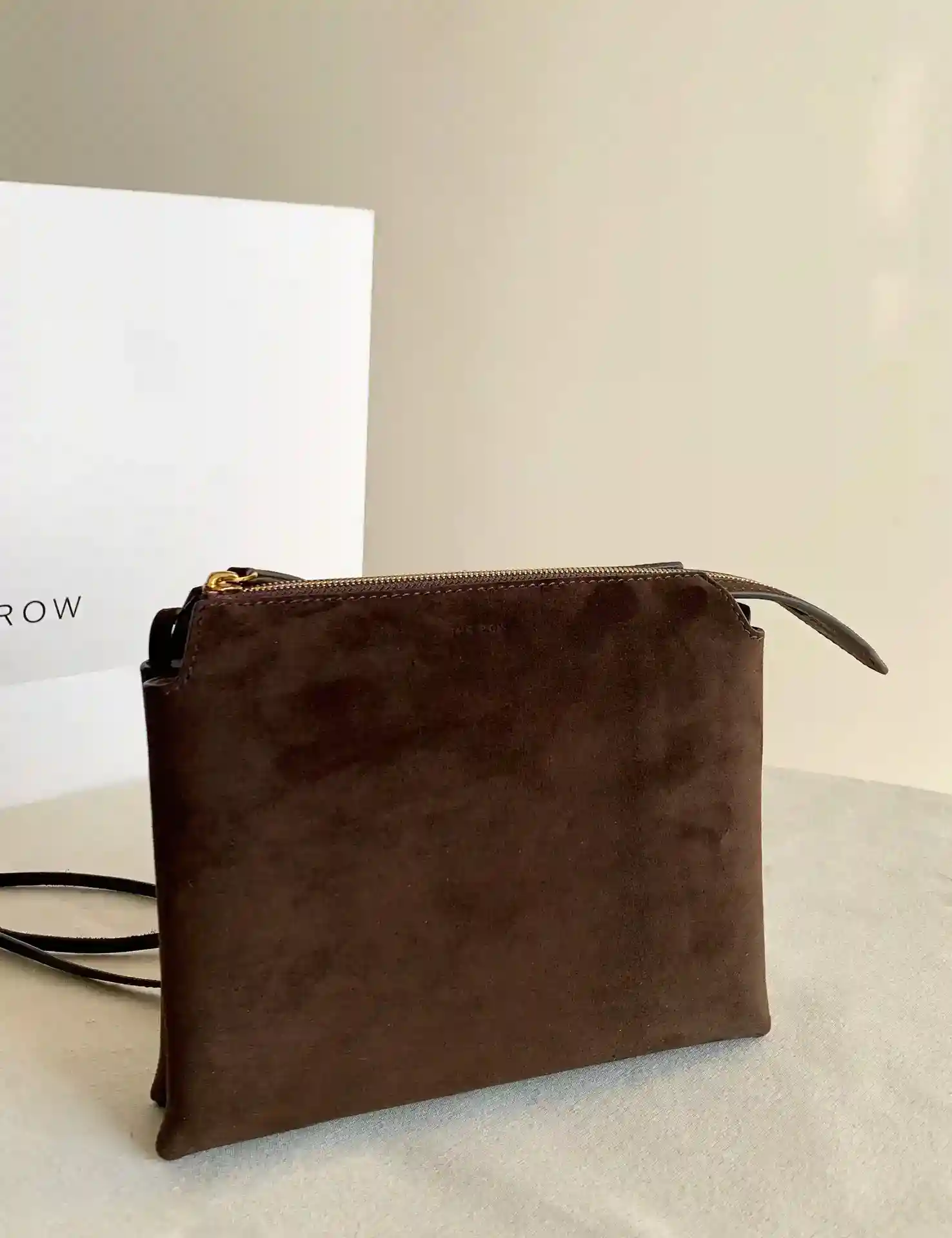 Image[2]-🪐Minimalist fans of another new favorite - The Row Nu Twin logo-free premium sense of design will be a woman's self-confidence and strong and inner subtle tenderness of the whole plate Nu Twin handbags are not logo throughout the body of the high-quality leather with a small size and a long shoulder strap and double compartment design to better ensure that the daily necessities of storage and classification ✨ available in two sizes Nu Twin and Mini Nu Twin size simple. Slim shoulder strap and double compartment design to better ensure that the daily necessities of storage and classification ✨ Nu Twin and Mini Nu Twin are available in two sizes of size and simplicity have a sense of texture ⭐ Nu Twin size: L21 × H22.5 × W4.5 cmMini Nu Twin size: L16 × H19 × W6 cm-high copy bags