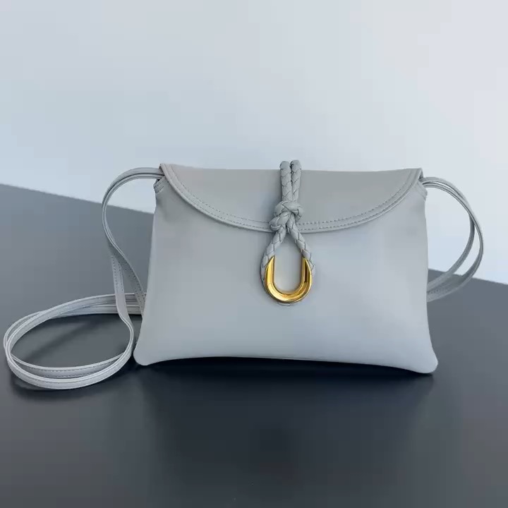 Pode fazer com que você reflita a aura em ocasiões importantes 💕💕💕💕- high replica bags