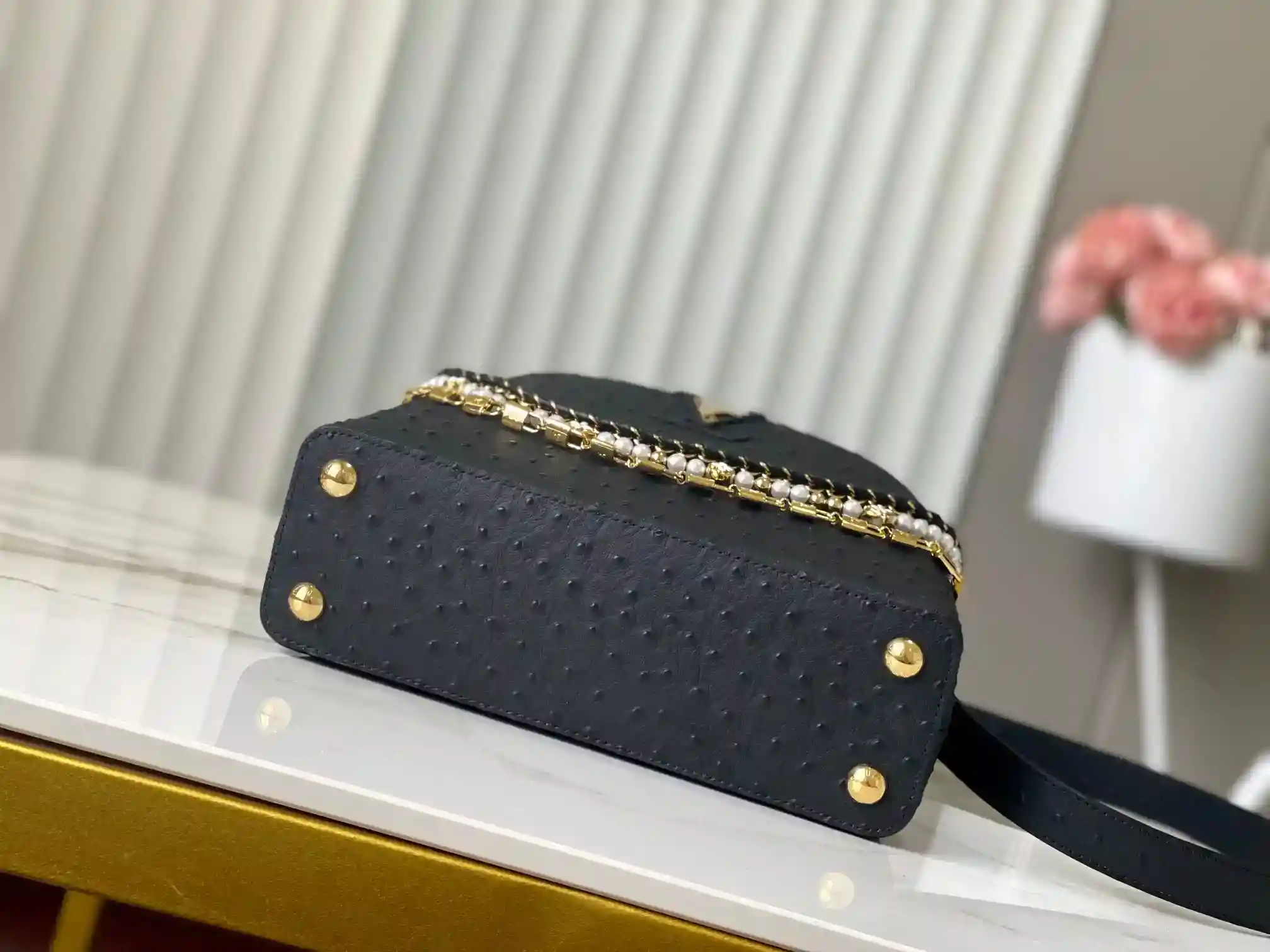 Image[9]-LV Black Ostrich Pearl Trilogy Chain Clause🔸This Capucines bag joins the Trilogy collection with the classic Taurillon cowhide leather, giving the elegant chain a shell-like texture that can be used to brighten up an evening look. The interior compartment includes a card pocket that is suitable for crossbody or handheld use Size : 27 * 18 * 9 CM-High quality handbags