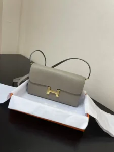 Hermes Constance to go crossbody bag Detalhe Cor asfalto cinzento dourado fivela couro epsom (Dimensões: C 20,5 x L 13 x Th 2 cm) Hermes 𝙃𝙚𝙧𝙢𝙚