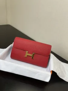 Saco a tiracolo Hermès Constance to go Pormenor Cor coração vermelho ouro fivela couro epsom (Dimensões: C 20,5 x L 13 x A 2 cm) Hermès 𝙃𝙚𝙧𝙢𝙚