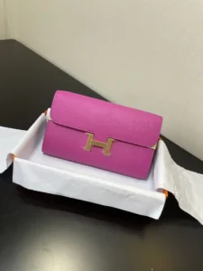 Saco a tiracolo Hermès Constance to go Detalhe Cor magnólia rosa ouro fivela couro epsom (Dimensões: C 20,5 x L 13 x A 2 cm) Hermès 𝙃𝙚𝙧𝙢𝙚