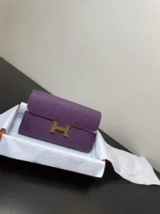 Hermes Constance to go crossbody bag Detalhe Cor anémona roxo ouro fivela couro epsom (Dimensões: C 20,5 x L 13 x A 2 cm) Hermes 𝙃𝙚𝙧𝙢𝙚