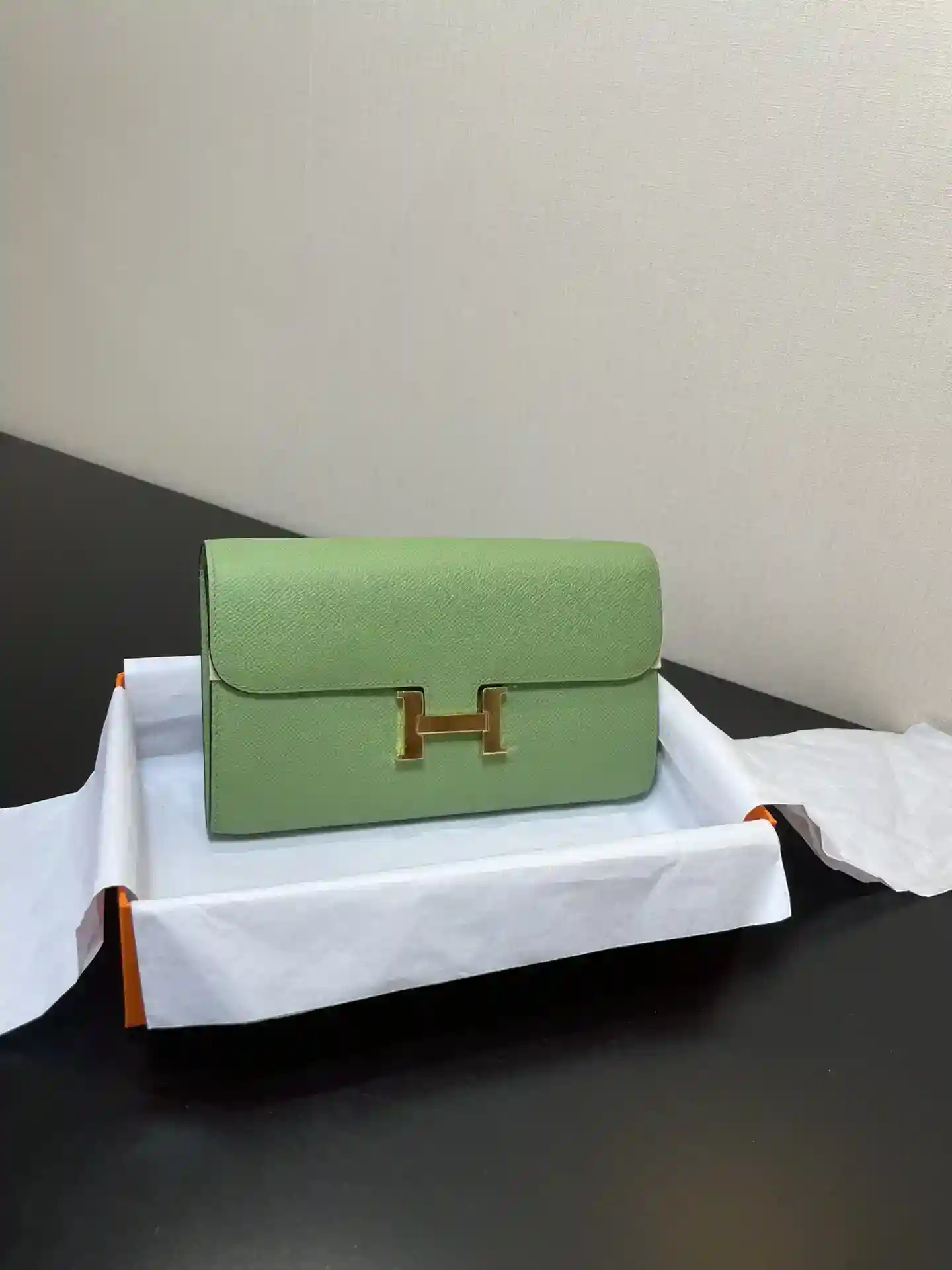 Hermes Constance to go crossbody bag Detail Colour avocado green gold buckle leather epsom (Dimensions : L 20.5 x L 13 x P 2 cm) Hermes 𝙃𝙚𝙧𝙢𝙚