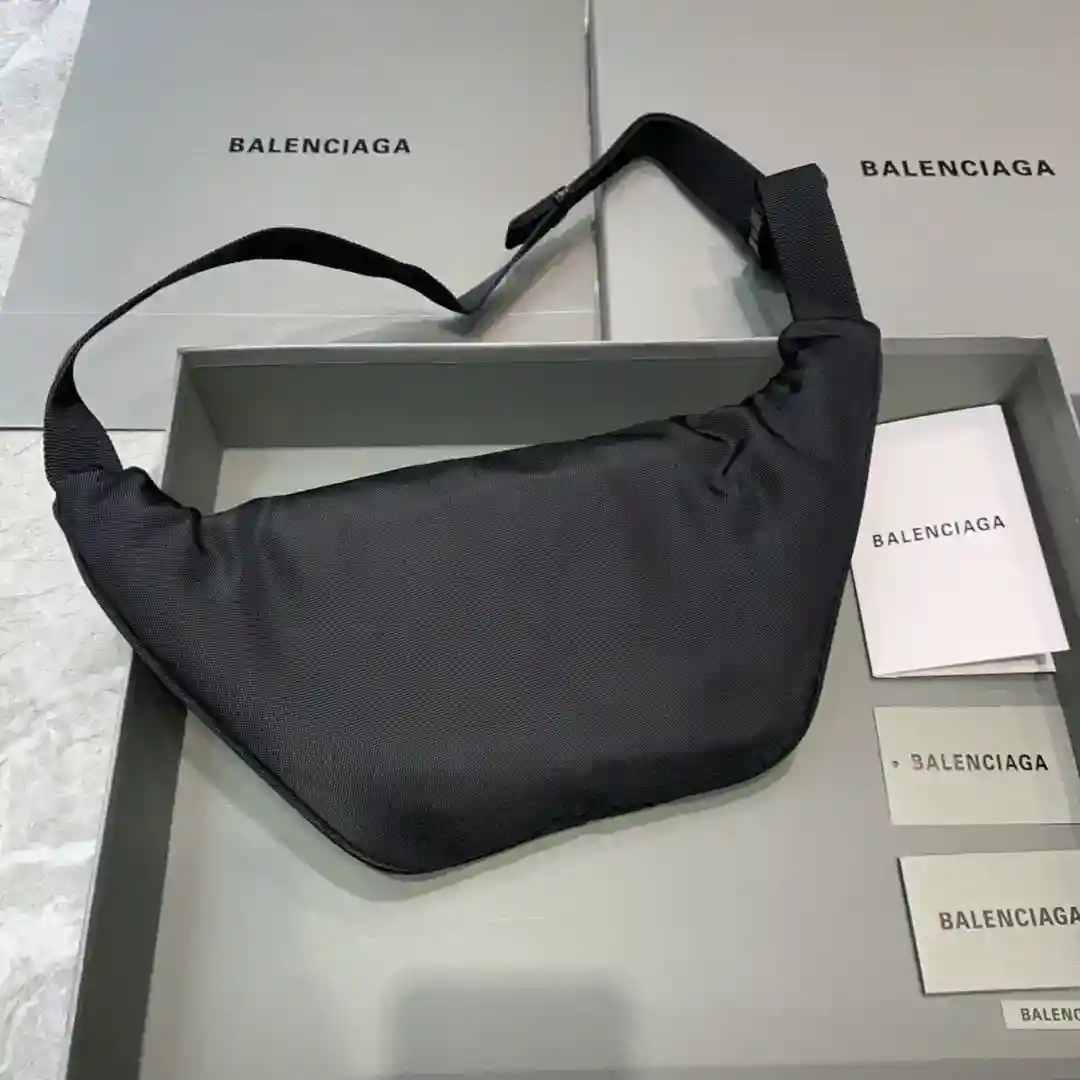 Picture[2]-¥260 BALENCIAG Paris Familia Bolsa de Lona Pecho Bolsa de Cintura Simple y Ligero Tamaño 31*7*15⚠-High Fake Bags