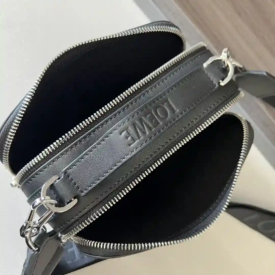 画像[8]-P1240 Loewe Small Box Camera Bag 📷Men's and Women's ᑫHorizontal Camera Bag 機能的なハンドバッグダブルジップクロージャー2つのジップコンパートメント挿入ポケットクラシックカウハイドレザーショルダーキャリーハンドキャリーまたはクロスボディショルダーストラップ取り外し可能キャンバスライニング...サイズ：18 * 7 * 13cmModel：062399-ハイフェイクバッグ