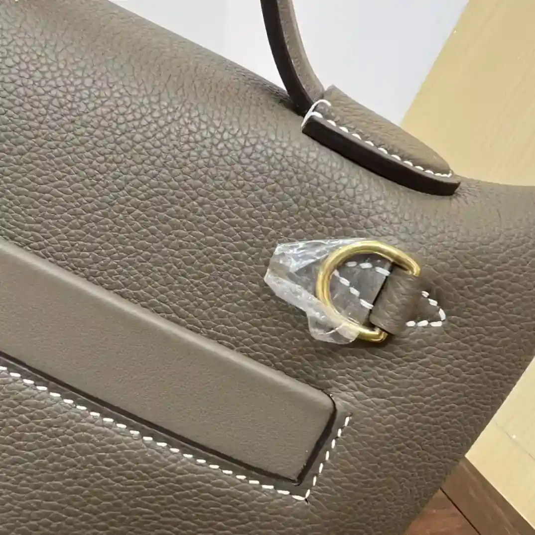 Picture [6]-Mini 2424 21cm ✨ Elephant Gray Gold Evercolor Leather/Swift Leather Kelly2424mini is very model, temperament of a gentle small bag do not look at it small, but the capacity is very considerable, but also practical can be armpit, handheld, shoulder, shoulders, shoulders, waist pack, a variety of back can be salt can be sweet, casual. Public occasions are suitable for also very low-key, business is also suitable for- high quality replica handbags