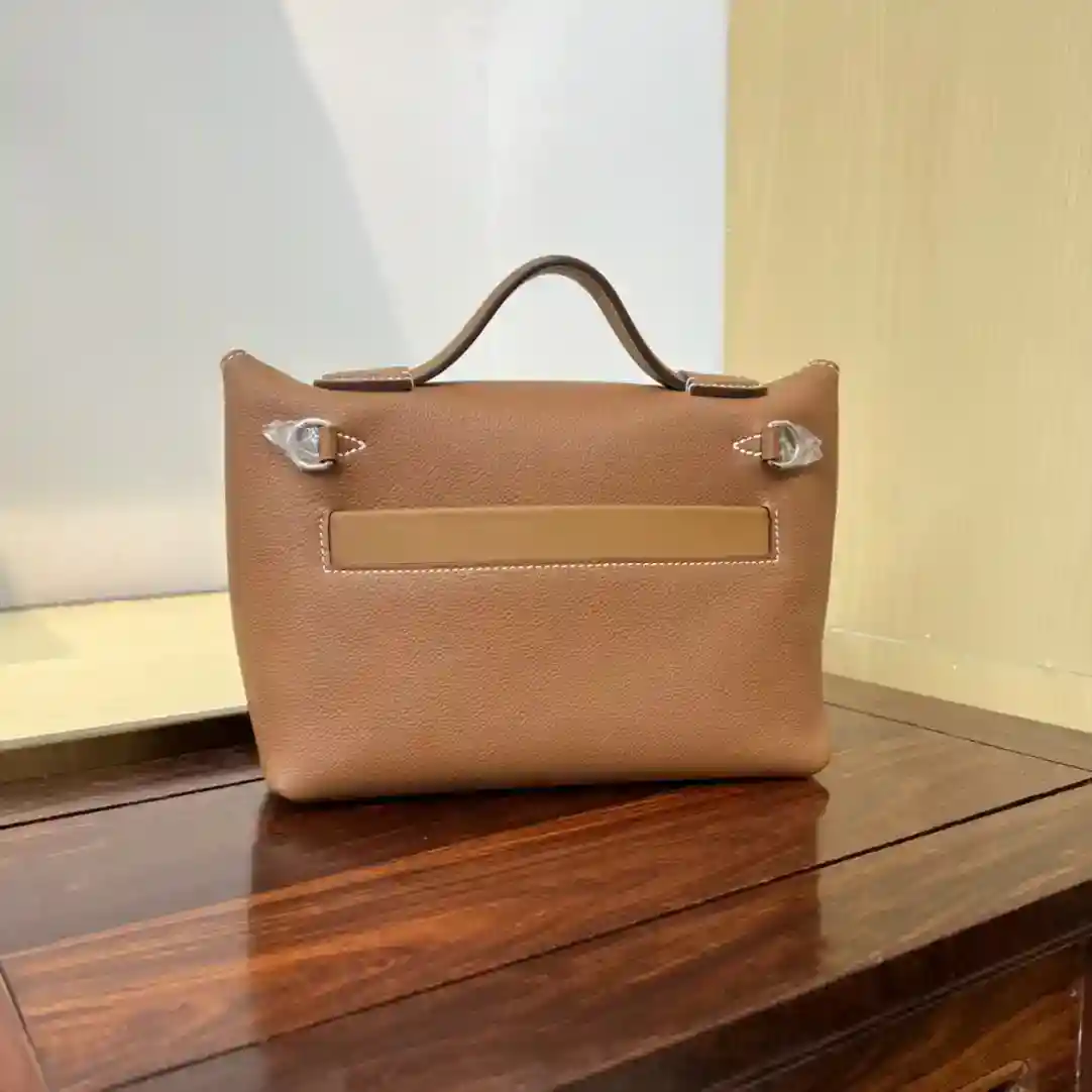 Picture [2]-Mini 2424 21cm ✨ gold brown evercolor leather/Swift leather Kelly2424mini very model, temperament of a gentle small bag do not look at it small, but the capacity is very considerable, but also practical can be armpit, hand-held, shoulder, shoulders, shoulder, fanny packs, a variety of back can be salt can be sweet, casual. Public occasions are suitable for also very low-key, business is also suitable for- high quality replica handbags