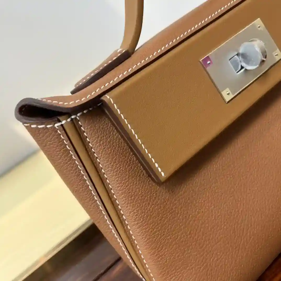 Picture [4]-Mini 2424 21cm ✨ gold brown evercolor leather/Swift leather Kelly2424mini very model, temperament of a gentle small bag do not look at it small, but the capacity is very considerable, but also practical can be armpit, hand-held, shoulder, shoulders, shoulder, fanny packs, a variety of back can be salt can be sweet, casual. Public occasions are suitable for also very low-key, business is also suitable for- high quality replica handbags