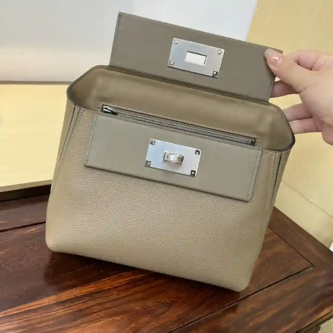 Image [7]-Mini 2424/ 21cm ✨ Weimaraner evercolor cuir/Swift cuir Kelly2424mini très modèle, tempérament d'un petit sac doux ne regardez pas à elle petite, mais la capacité est très considérable, mais aussi pratique peut être aisselle, à la main, épaule, épaules, épaules, pack de taille, une variété de méthode de dos peut être sel peut être doux, décontracté. Les occasions publiques sont appropriées pour aussi très discret, les affaires sont également appropriées pour- high quality replica handbags