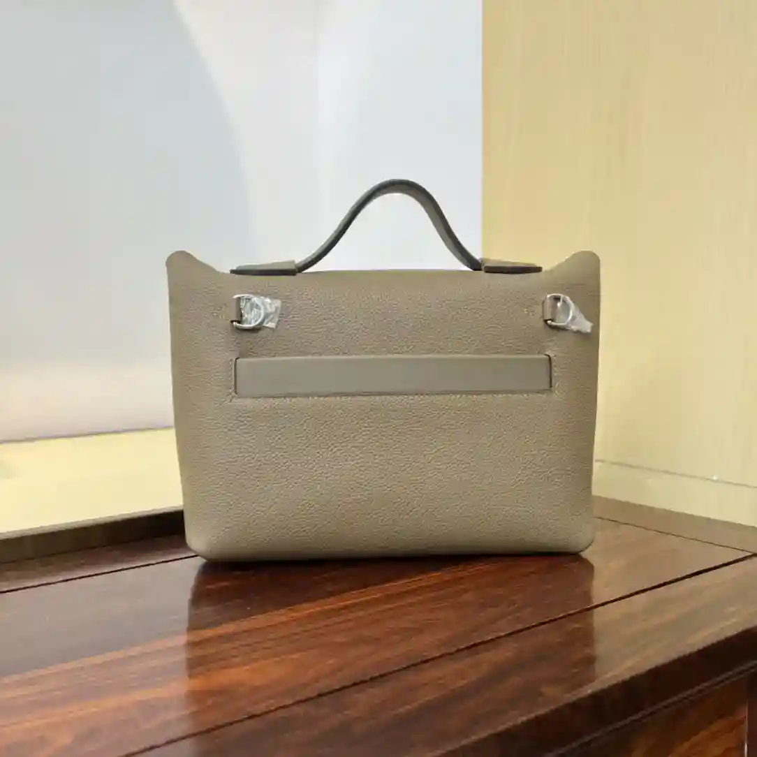 Image [2]-Mini 2424/ 21cm ✨ Weimaraner evercolor cuir/Swift cuir Kelly2424mini très modèle, tempérament d'un petit sac doux ne regardez pas à elle petite, mais la capacité est très considérable, mais aussi pratique peut être aisselle, à la main, épaule, épaules, épaules, pack de taille, une variété de méthode de dos peut être sel peut être doux, décontracté. Les occasions publiques sont appropriées pour aussi très discret, les affaires sont également appropriées pour- high quality replica handbags