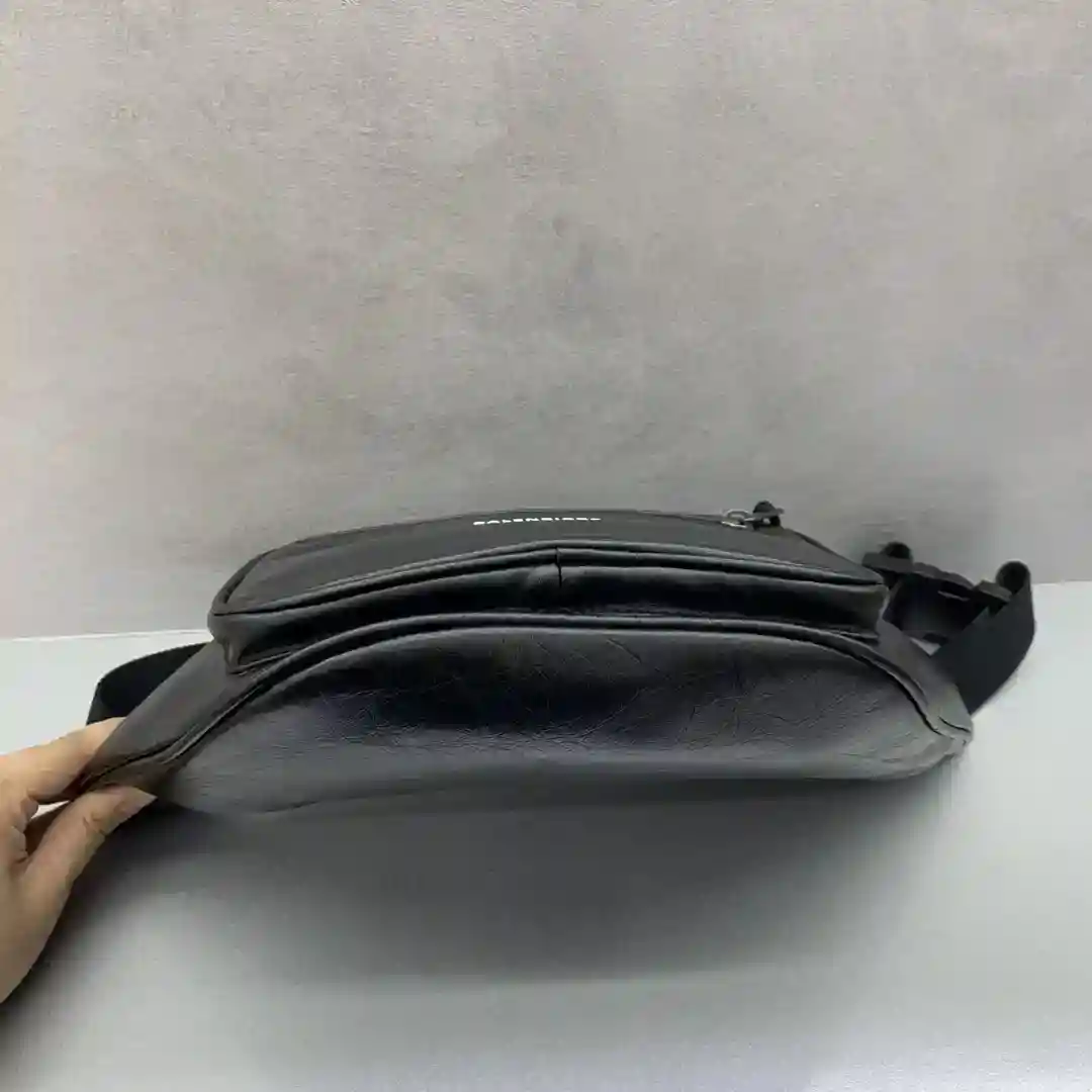 Imagem [4]-BALEN update crossbody chest bag waist bag Feito de couro de bezerro importado Bolso frontal com zíper Bolsa simples de uso duplo Pode ser usado como uma bolsa de peito ou bolsa de cintura Tamanho simples e leve25 * 5 * 17 ⚠Search 402 Model-High Faux Bags