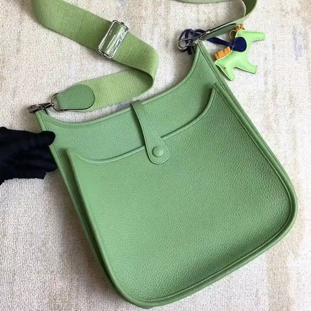 Picture [2]-Hermes evelyne 28cm beeswax line avocado green-High-fashion bags