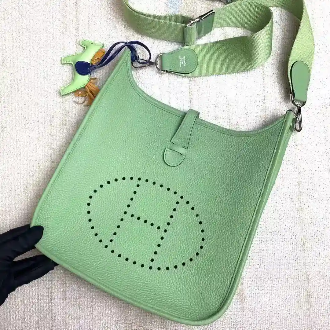 Picture [6]-Hermes evelyne 28cm beeswax line avocado green-high-fashion bags