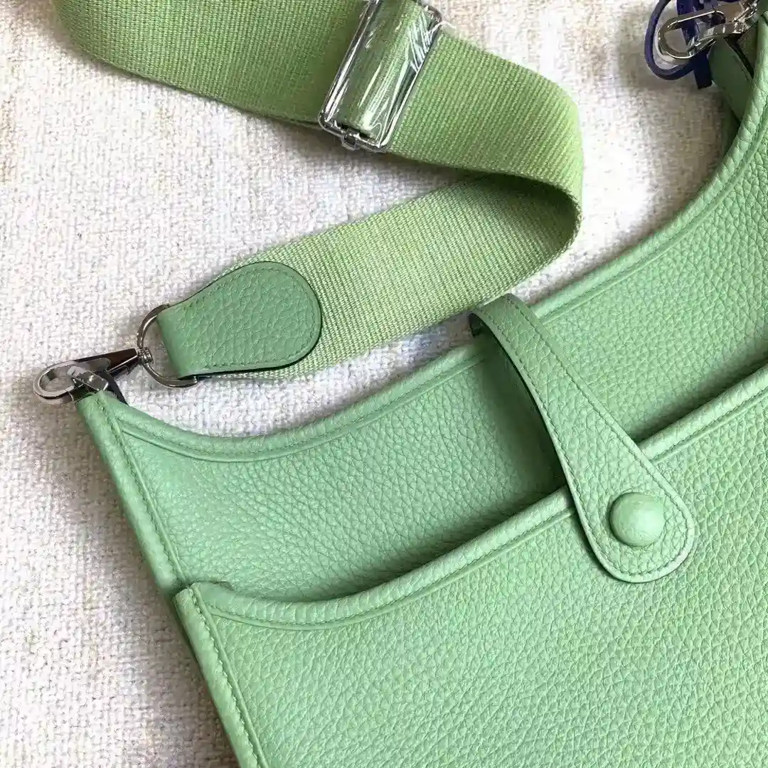 Picture [4]-Hermes evelyne 28cm beeswax line avocado green-high-fashion bags