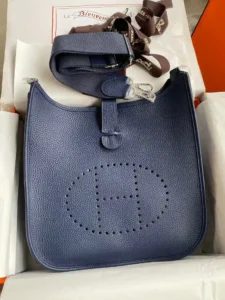 Hermes evelyne 28cm ligne en cire d'abeille bleu foncé-High Fake Bags