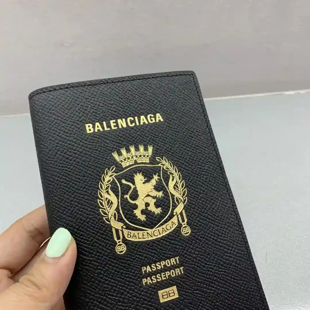 Imagen [5]-#BLCG# pasaporte titular hermosa calle frito artefactos diseño parisino es realmente llamativo 👀 pasaporte titular apariencia senior En el interior también hay un compartimento para facilitar los documentos, almacenamiento de tarjetas en las manos del estilo semi-mate de cuero de vaca de grano suave material resistente al desgaste de alto grado, la calle frito debe tener Tamaño: longitud inferior 10 x altura 14 x anchura 1,5 cm-Bolsa de alta moda