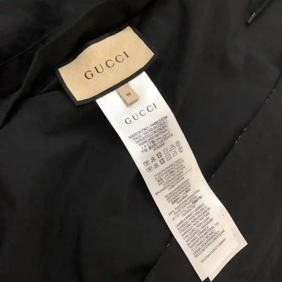 Image [8]-P700 Uploaded GUCCI Gucci 2025 Hooded Jacket Réversible (capuche peut être caché) peut être assorti avec différents styles de robe 👍 Un côté de la poitrine classique broderie embellissement, l'autre côté de la marque logo bleu GG jacquard design 👍 Style simple Les détails matériels sont chaque endroit est excellent pour montrer la qualité de la taille Fit Confortable, respirant et facile à entretenir pour les caractéristiques de l'épaisseur du début de l'automne Fortement recommandé ! Couleur : noir Taille : S M L XL 2XL-High Fashion Bags