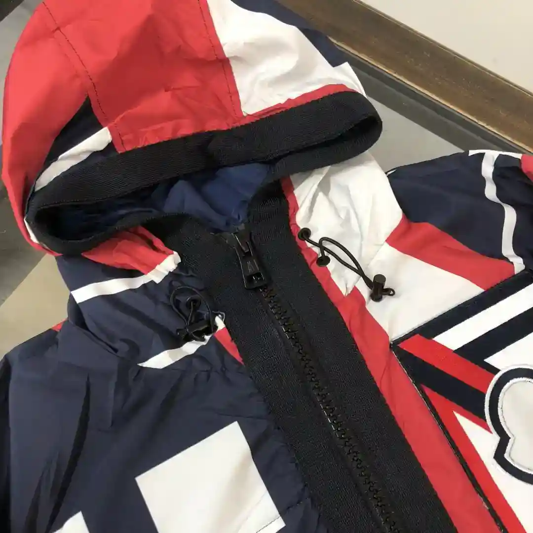 ¡Foto [3]-P500 MonclerCLER MonclerCLER Chaqueta para hombre Chaqueta para hombre con capucha Windbreaker modelos tratan de luz y cómodo Moda multicolor bloqueo de color muy llamativo Muy elegante en la parte superior del cuerpo 🍃 hipster corazón de los hombres preparados! Hardware de invitados Cada uno tiene un logotipo único Cualquier moda se puede emparejar con el orden superior real La versión también es muy bueno 🏆 muy recomendable Tamaño: M-3XL- réplica de bolsos de alta calidad