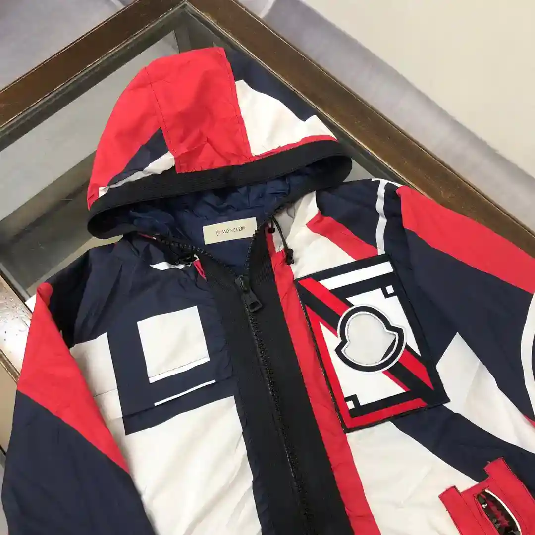 ¡Foto [2]-P500 MonclerCLER MonclerCLER Chaqueta para hombre Chaqueta para hombre con capucha Windbreaker modelos tratan de ligero y cómodo Moda multicolor bloqueo de color muy llamativo Muy elegante en la parte superior del cuerpo 🍃 hipster corazón de los hombres preparados! Hardware personalizado Cada uno tiene un logotipo único Cualquier moda se puede emparejar con el orden superior real La versión también es muy bueno 🏆 muy recomendable Tamaño: M-3XL- réplica de bolsos de alta calidad