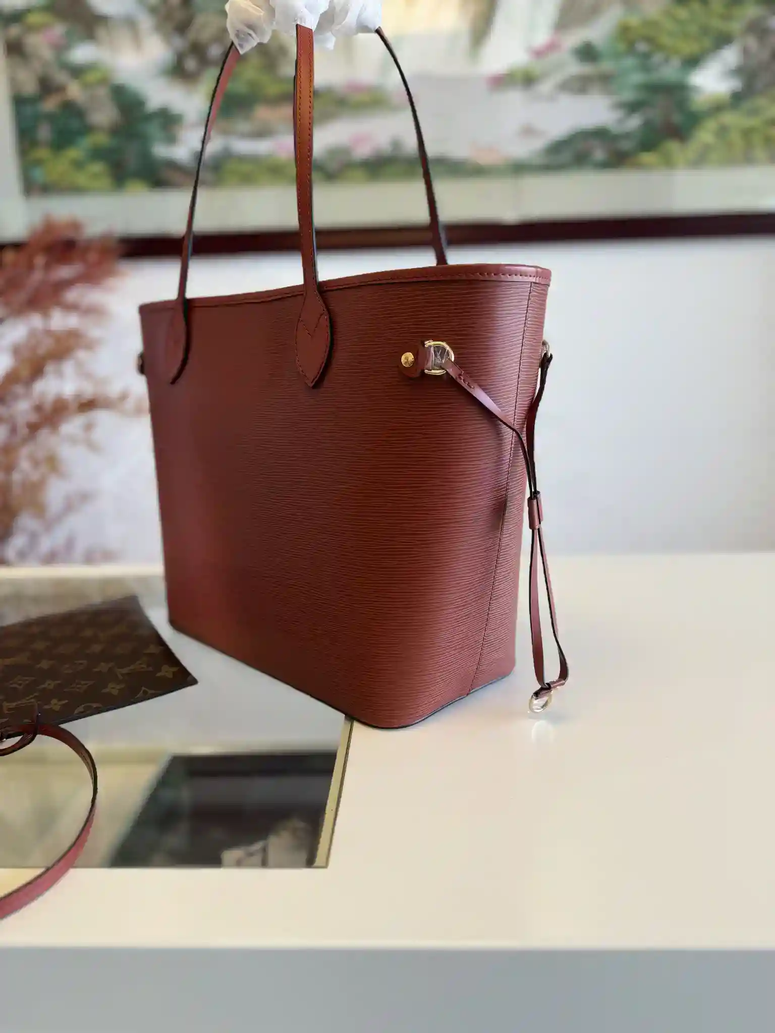 Image [2]-NEVERFULL MM BOLSO DE MANO M11930 MARRON M12467 Este clásico bolso de mano Neverfull MM combina un diseño atemporal con detalles tradicionales, por lo que es perfecto para el trabajo y más allá. Todo en cuero Epi firma con correas ajustables en ambos lados para una silueta ceñida, la bolsa es lo suficientemente amplia como para almacenar un ordenador portátil de 13 pulgadas y se puede utilizar como un embrague o un bolsillo extra para objetos de valor. Compartimento desmontable con cremallera que puede utilizarse como bolso de mano o como bolsillo adicional para objetos de valorTamaño: 31 x 28 x 14 cm-Bolsos de alta calidad