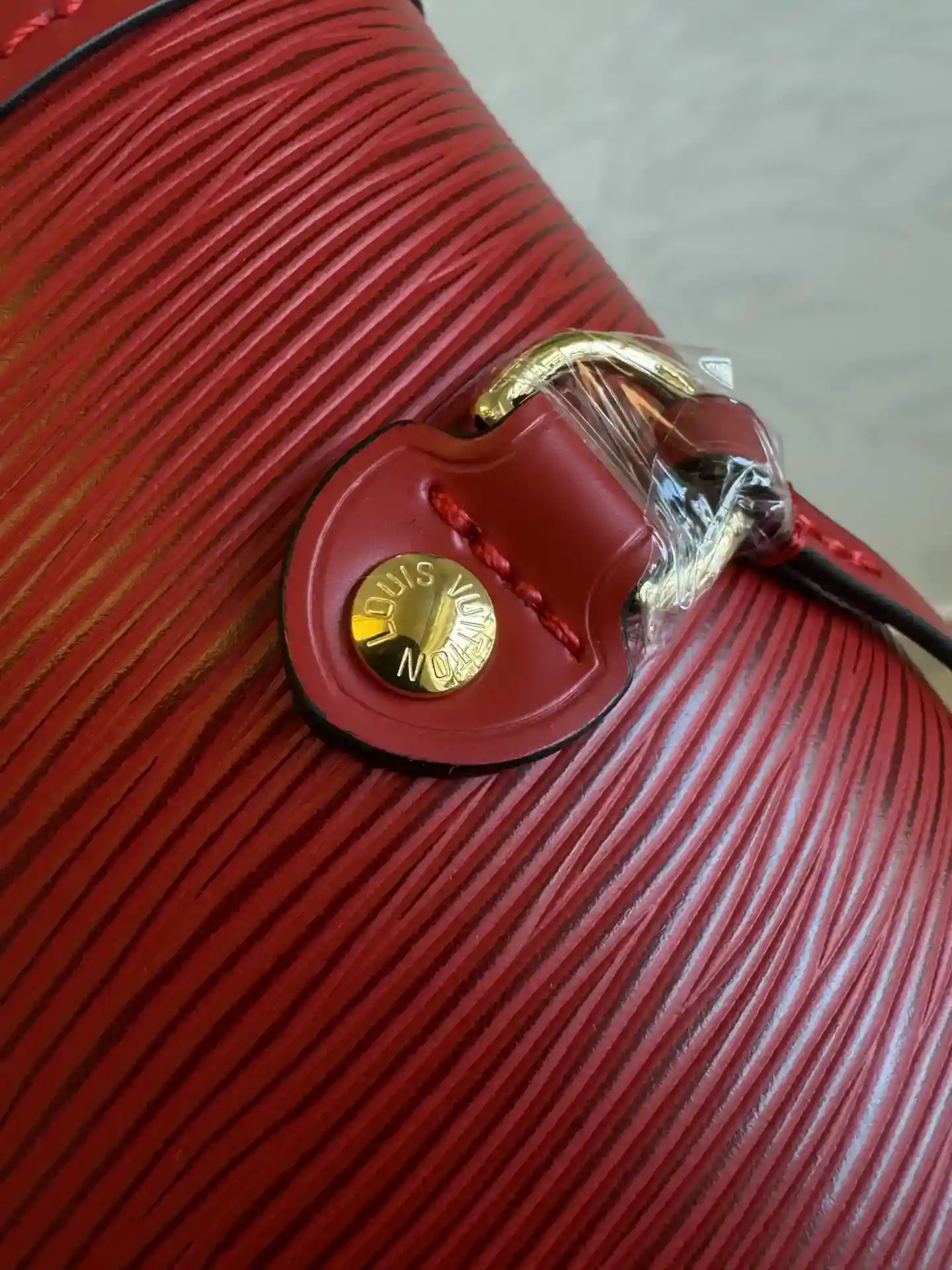 Image [6]-NEVERFULL MM BOLSO DE MANO M11930 ROJO M12755 Este clásico bolso de mano Neverfull MM combina un diseño atemporal con detalles tradicionales, por lo que es perfecto para el trabajo y más allá. Todo en cuero Epi firma con correas ajustables en ambos lados para una silueta ceñida, la bolsa es lo suficientemente amplia como para almacenar un ordenador portátil de 13 pulgadas y se puede utilizar como un embrague o un bolsillo extra para objetos de valor. Compartimento desmontable con cremallera que puede utilizarse como bolso de mano o como bolsillo adicional para objetos de valorTamaño: 31 x 28 x 14 cm-Bolsos de alta calidad