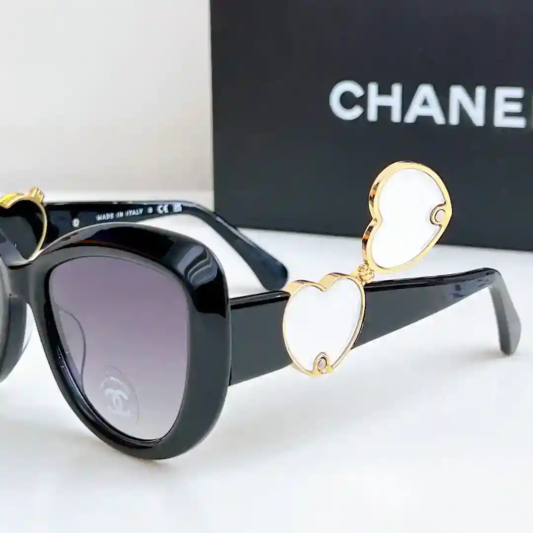 Image [4]-P350 CHANEL Suivre les détails originaux du pied Grand logo rabat livré avec un miroir de maquillage 🪞 trop ensemble absolu de la beauté sur le visage yydsMod : CH5517 SIZE : 55 bouche 19-140 - haute imitation sacs.