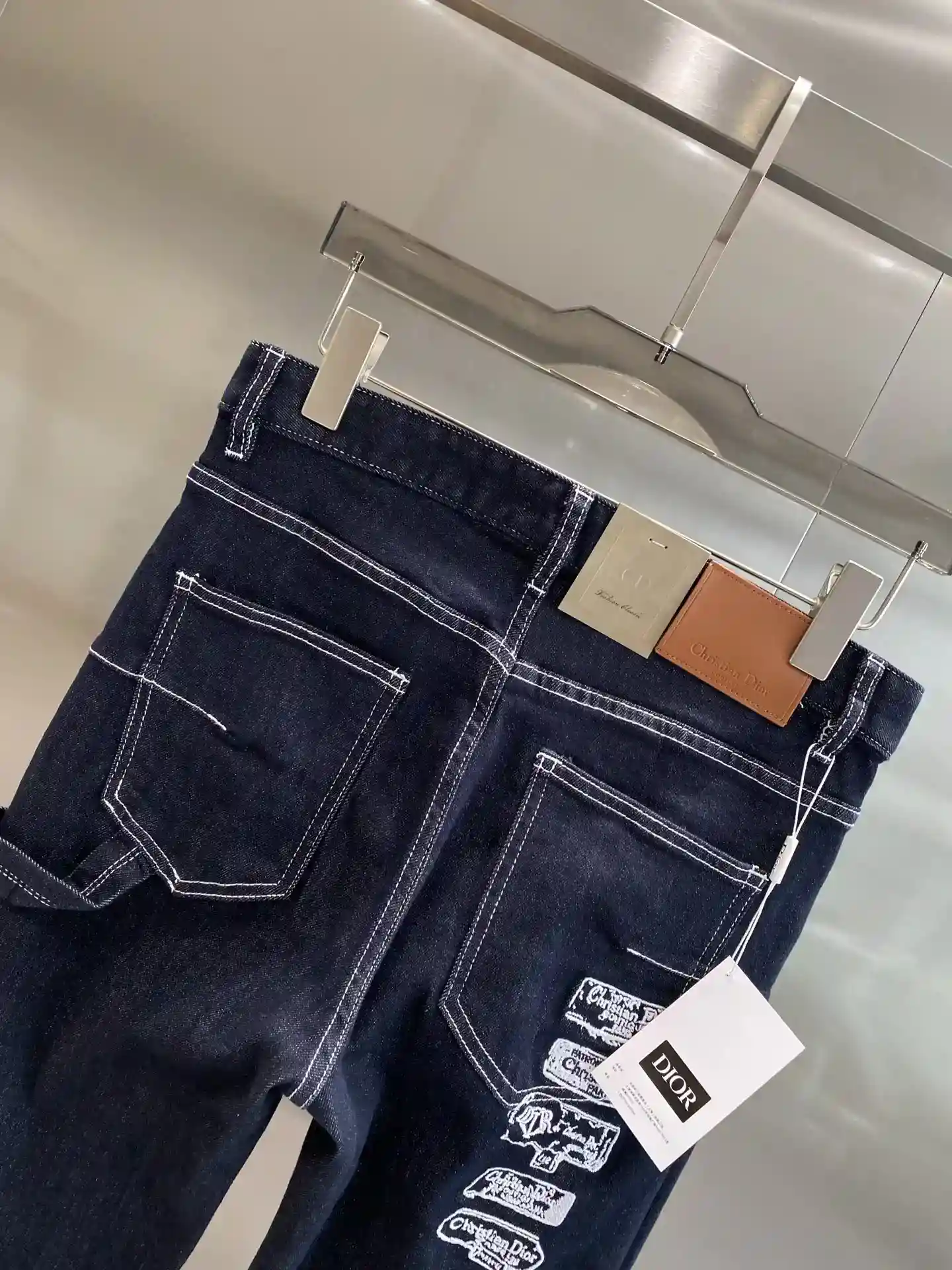 Image [7]-"𝙉𝙚𝙬🤍 Di home" denim bleu foncé classique et durable taille arrière à la conception de motif patch unique instantanément briser le sens monotone de la tendance tirer plein d'étiquettes en cuir et détails de couture exquis mettant en évidence la qualité du motif est très impressionnant sur le haut du corps confortable et confortable 29-36. 🅿️520 - Sacs en faux cuir haut de gamme