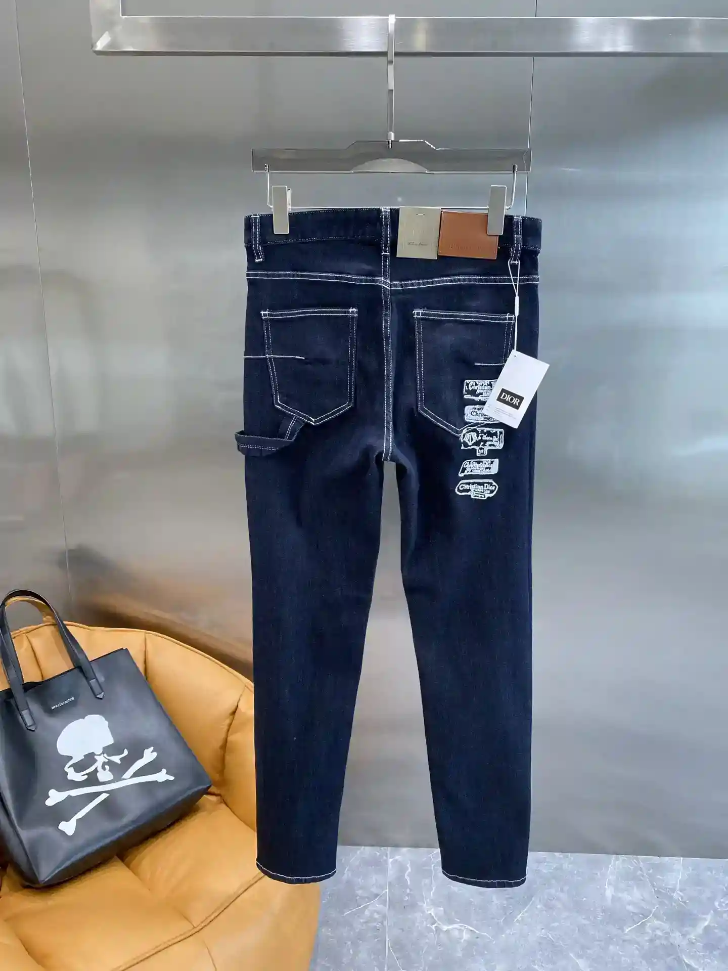 𝙉𝙚𝙬🤍Di home" denim bleu foncé classique et durable taille arrière à la conception de patch unique instantanément briser la monotonie de la tendance sens tirer plein d'étiquettes en cuir et détails de couture exquis mettre en évidence la qualité de la forme est très impressionnant sur le corps confortable et confortable 29-36. 🅿️520 - Sacs en faux cuir haut de gamme