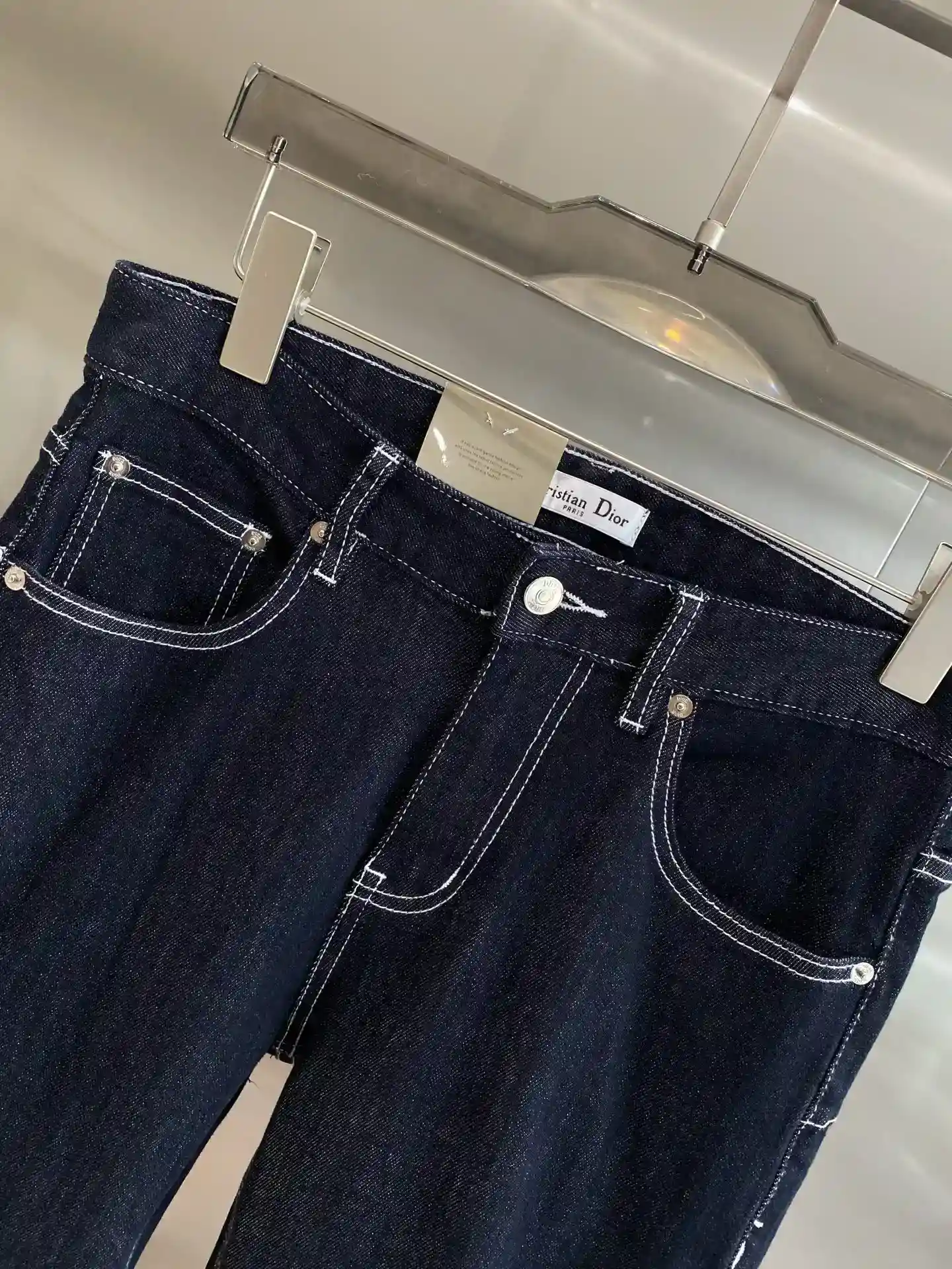 Image [3]-"𝙉𝙚𝙬🤍 Di home" bleu foncé denim classique et durable taille arrière à la conception de patch unique instantanément briser le sens monotone de la tendance tirer plein d'étiquettes en cuir et détails de couture exquise mettant en évidence la qualité du motif est très impressionnant sur le haut du corps confortable et confortable 29-36. 🅿️520-High Faux Sacs