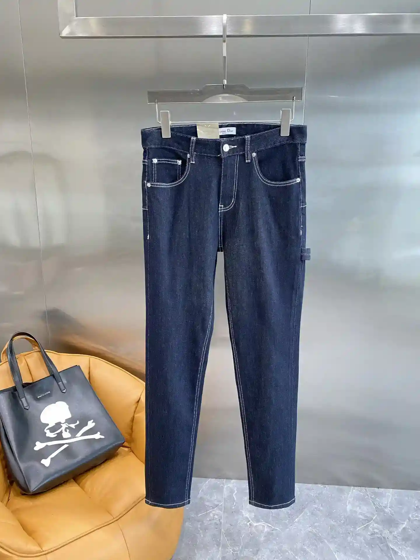 Image [2]-"𝙉𝙚𝙬🤍 Di home" denim bleu foncé classique et durable taille arrière à la conception de patch unique instantanément briser le sens monotone de la tendance tirer plein d'étiquettes en cuir et détails de couture exquis mettant en évidence la qualité du motif est très impressionnant sur le haut du corps confortable et confortable 29-36. 🅿️520 - Sacs en faux cuir haut de gamme