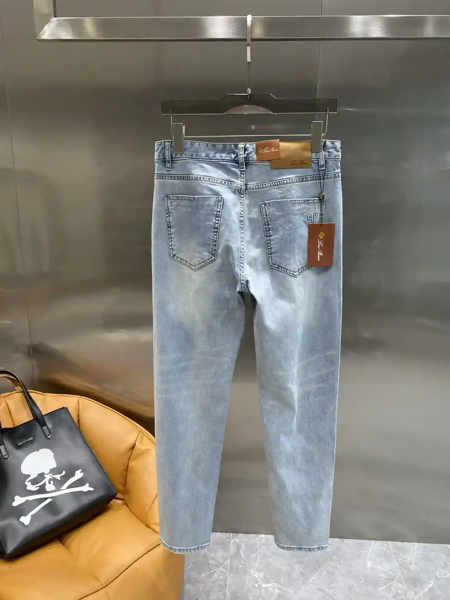 Le 𝙉𝙚𝙬🤍 LP Home 2025 Hipster must-have ! Pantalon en denim ! Tissu denim bleu clair frais et rétro effet vieux lavage plein de sens de la tendance de la rue de la taille arrière de l'étiquette en cuir et de petits détails broderie texture tirer plein montrent goût unique 29-36🅿️520-sacs de haute couture.