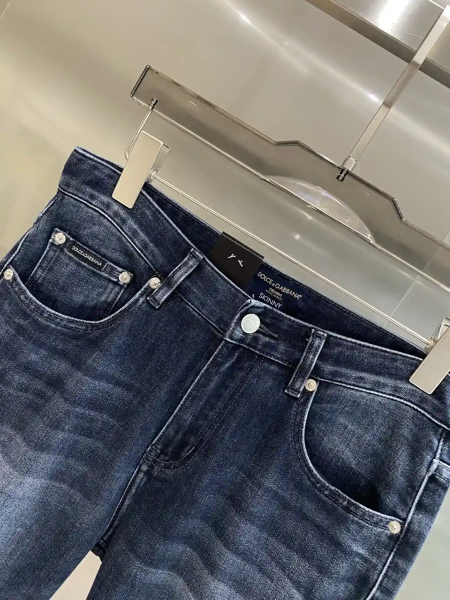 Imagem [3] - "𝙉𝙚𝙬🤍 D&G" 2025 textura clássica de denim azul escuro cheia de bolsos na cintura traseira no requintado logotipo da marca bordado discreto e luxuoso instantaneamente aprimora o estilo geral da versão do excelente ajuste da linha da perna e não será apertado29-36 🅿️520-sacos-da-alta-moda