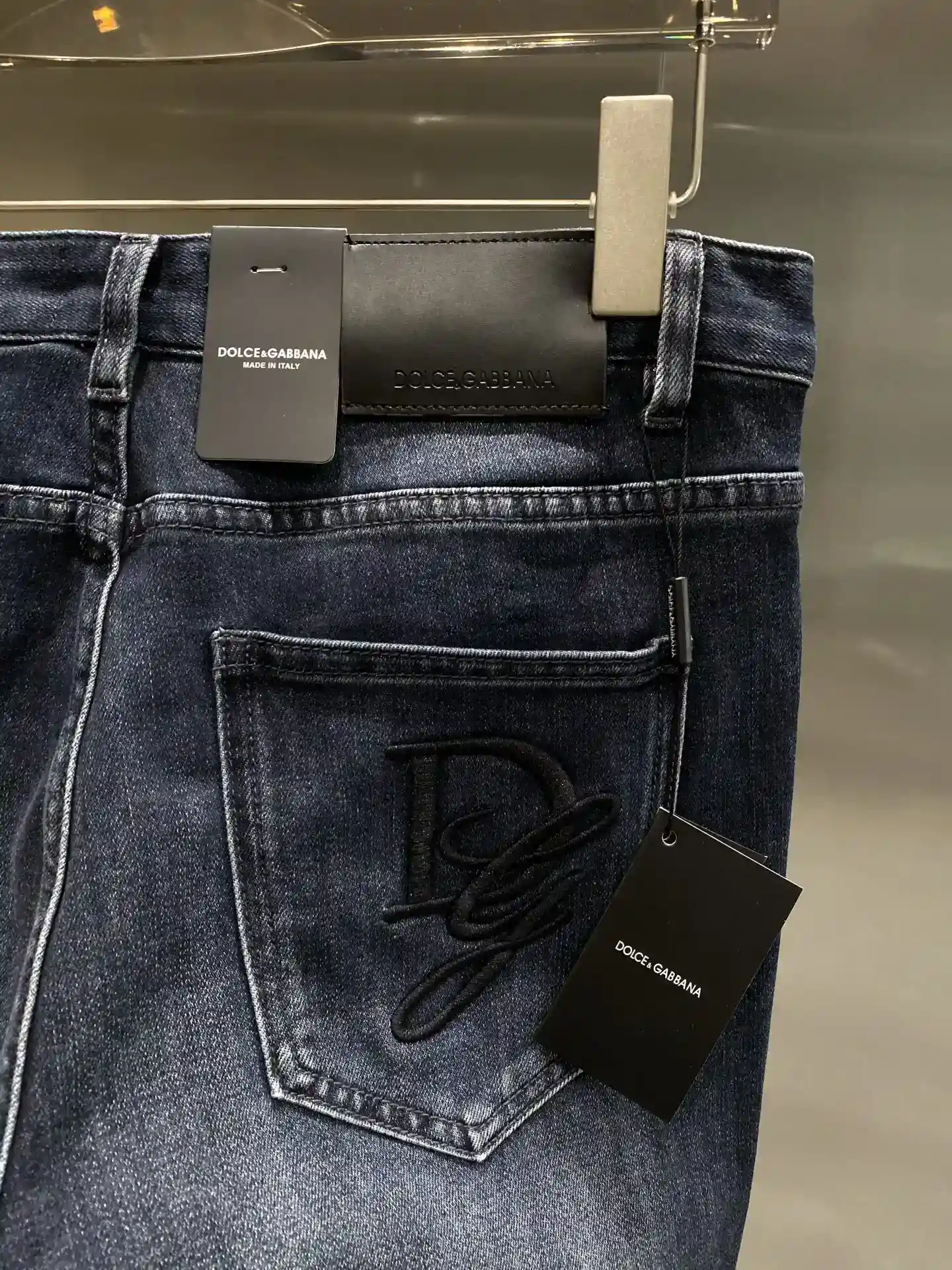 Imagem [9] - "𝙉𝙚𝙬🤍 D&G" 2025 textura clássica de denim azul escuro cheia de bolsos na cintura traseira no requintado logotipo da marca bordado discreto e luxuoso instantaneamente aprimora o estilo geral da versão do excelente ajuste da linha da perna e não será apertado29-36 🅿️520-sacos-da-alta-moda