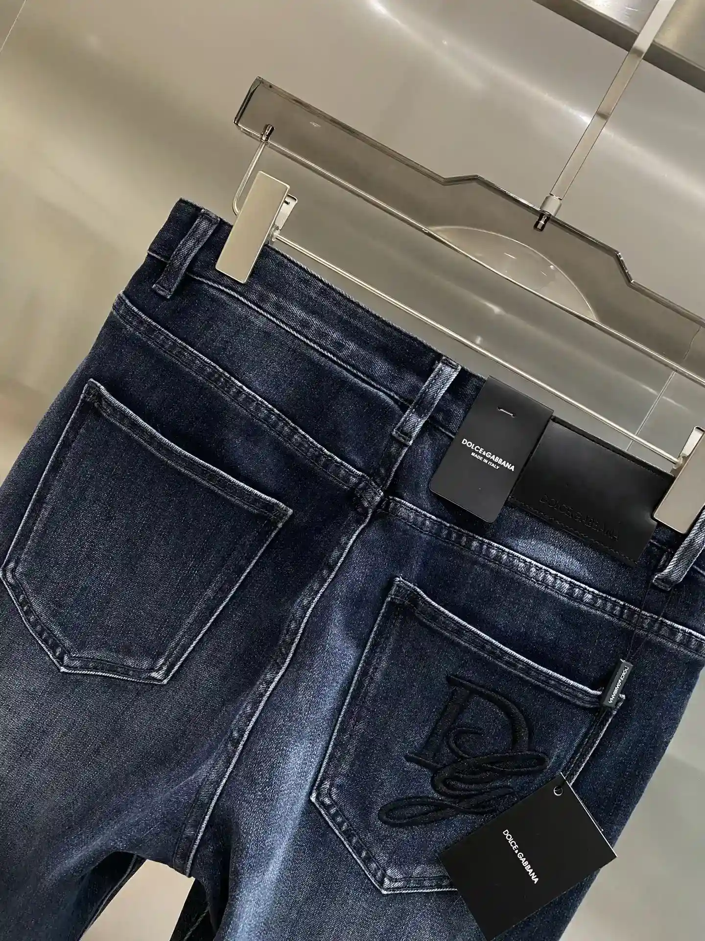 Imagem [7] - "𝙉𝙚𝙬🤍 D&G" 2025 textura clássica de denim azul escuro cheia de bolsos na cintura traseira no requintado logotipo da marca bordado discreto e luxuoso instantaneamente aprimora o estilo geral da versão do excelente ajuste da linha da perna e não será apertado29-36 🅿️520-sacos-da-alta-moda