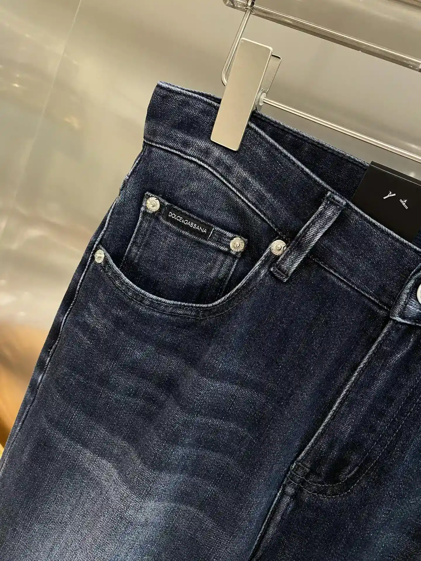 Imagem [5] - "𝙉𝙚𝙬🤍 D&G" 2025 textura clássica de denim azul escuro cheia de bolsos na cintura traseira no requintado logotipo da marca bordado discreto e luxuoso instantaneamente aprimora o estilo geral da versão do excelente ajuste da linha da perna e não será apertado29-36 🅿️520-sacos-da-alta-moda