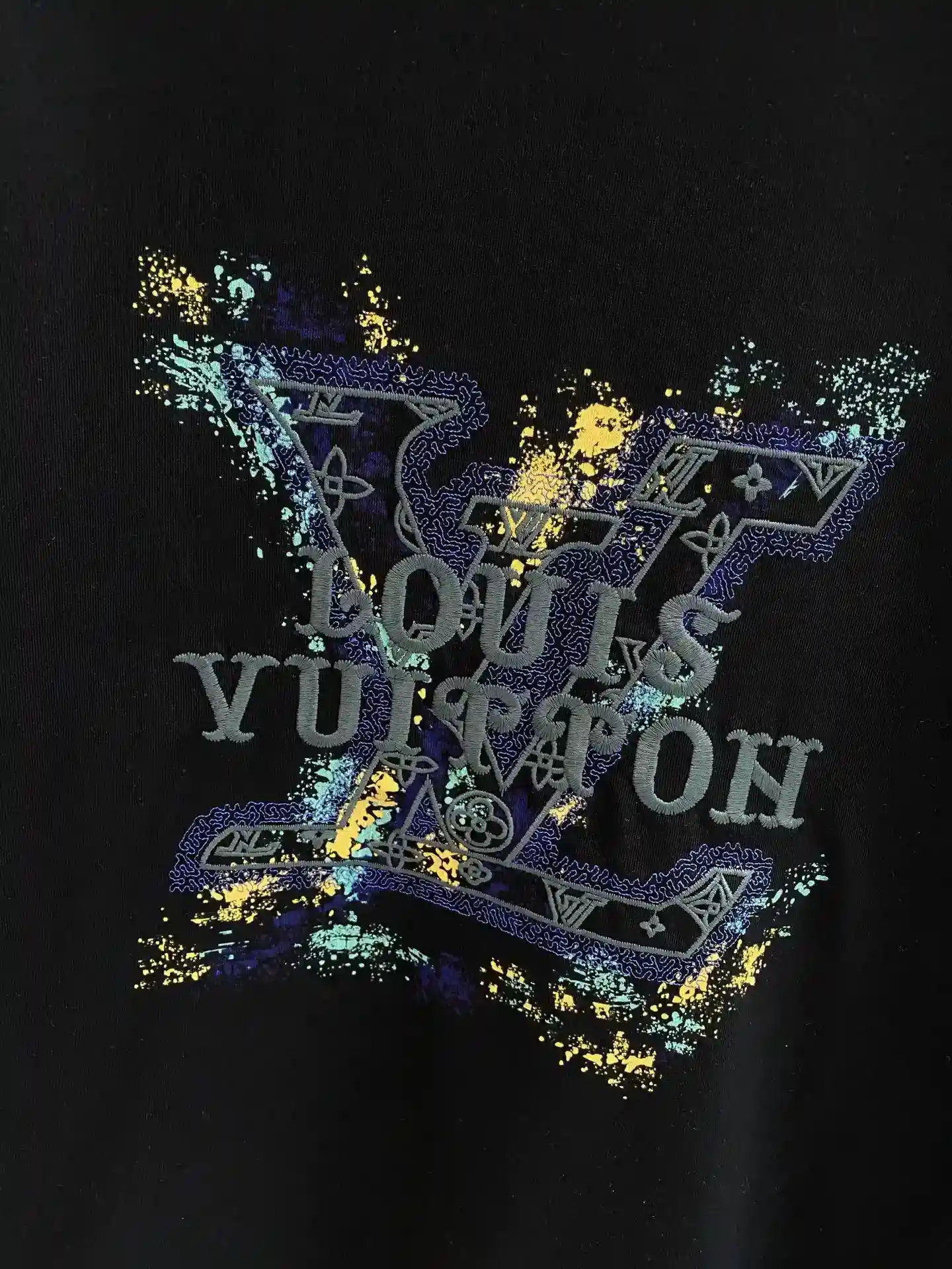 Foto [5]-"𝙉𝙚𝙬🤍LV" LV negro y blanco camiseta de moda flores gemelas modelos negro fresco y guapo misterioso modelos blancos fresco y sencillo se imprimen con un sentido muy artístico de colorido salpicadura de tinta LV logotipo personalidades y de alto nivel de la tela agradable a la piel y suave de llevar cómodo y transpirable M-3XL 🅿️460-alta-moda-bolsos