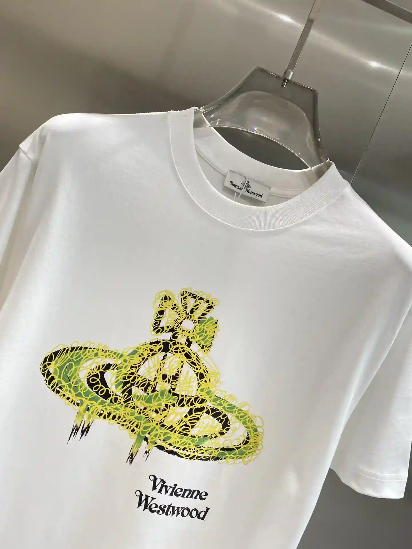 Image [3]-"𝙉𝙚𝙬🤍 West Dowager House" Vivienne Westwood T-shirt personnalité et collision de la mode Cœur du motif emblématique de Saturne dans un style unique d'éclaboussure d'encre pour présenter les couleurs vives et la personnalité accrocheuse de l'ensemble des tissus sont doux et confortable respirabilité. Les répliques de sacs S-XXL🅿️420-high sont également excellentes.