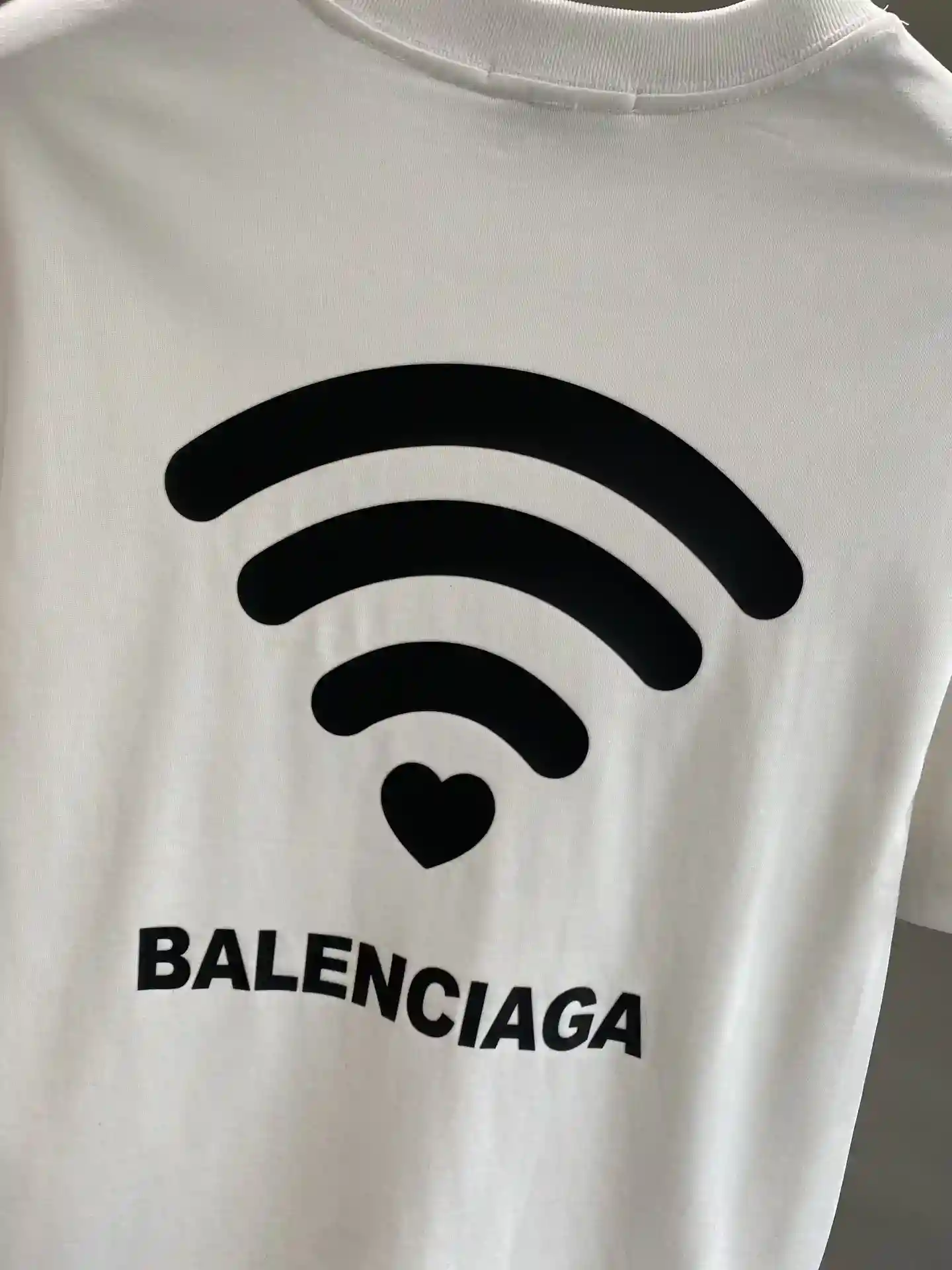 Imagem [8]-"𝙉𝙚𝙬🤍 Balenciaga T-shirt tendência de urso atraente O design é único preto no logotipo da marca chique branco no grande Wi-Fi e padrão de amor Com a personalidade do nome da marca e o tecido da moda, o conforto de uso macio e agradável à pele de primeira classe, ajuste solto S-XXL 🅿️420- sacos de réplica alta