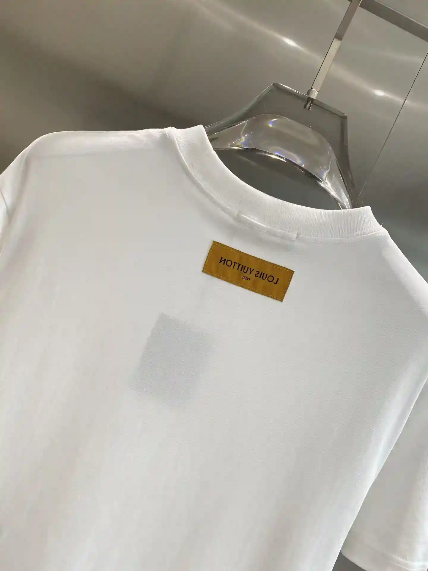 Picture [9]-"𝙉𝙚𝙬🤍LV" LV classic T-shirt fashion industry timeless single chest round logo within the LV logo and "1854" words highlight the brand's long history and Unique charm S-XXL🅿️420-High-fashion bags