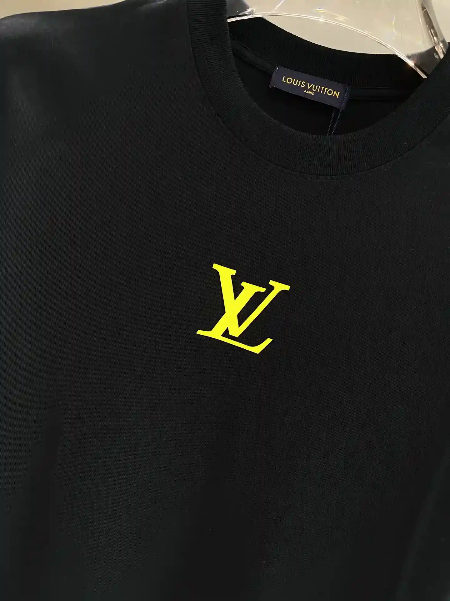 Imagen [4]-"𝙉𝙚𝙬🤍 LV" LV Simple en el frente de la moda Pecho del logotipo LV amarillo brillante al instante agarró los globos oculares Simple en la penetración de la moda telas delanteras agradable a la piel y suave que lleva una sensación de comodidad para tirar de la versión completa suelta no es exigente figura S-XXL 🅿️420-alta-moda-bolsos