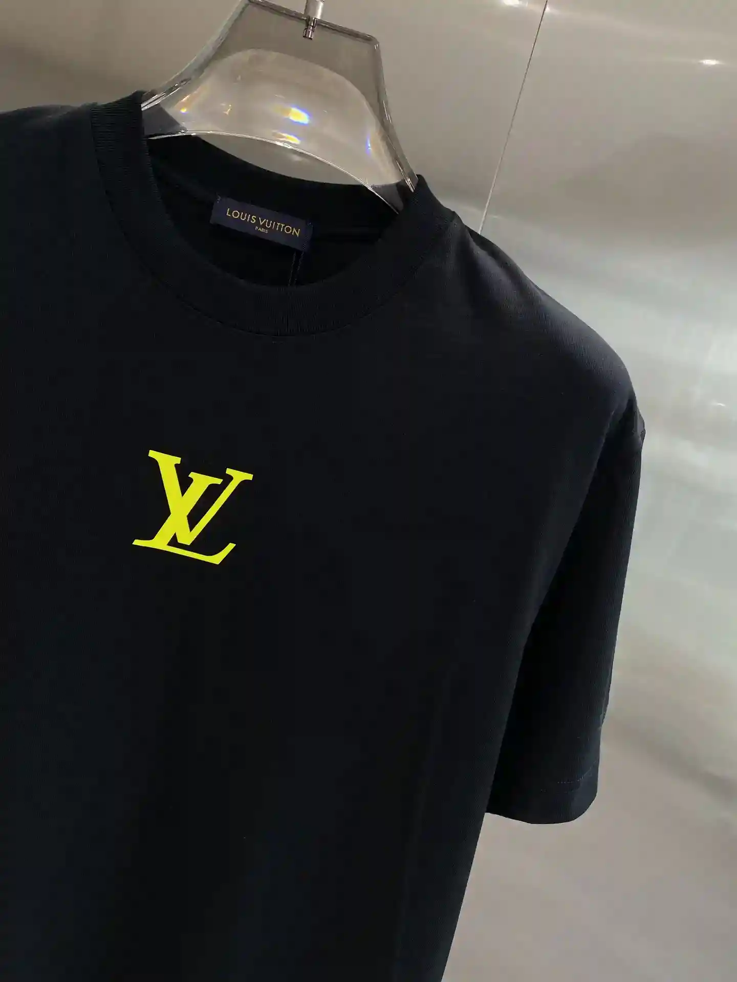 Foto [5]-"𝙉𝙚𝙬🤍 LV" LV Simple en el frente de la moda Pecho del logotipo LV amarillo brillante al instante agarró los globos oculares Simple en la penetración de la moda telas delanteras agradable a la piel y suave que lleva una sensación de comodidad para tirar de la versión completa suelta no es exigente figura S-XXL 🅿️420-alta-moda-bolsos