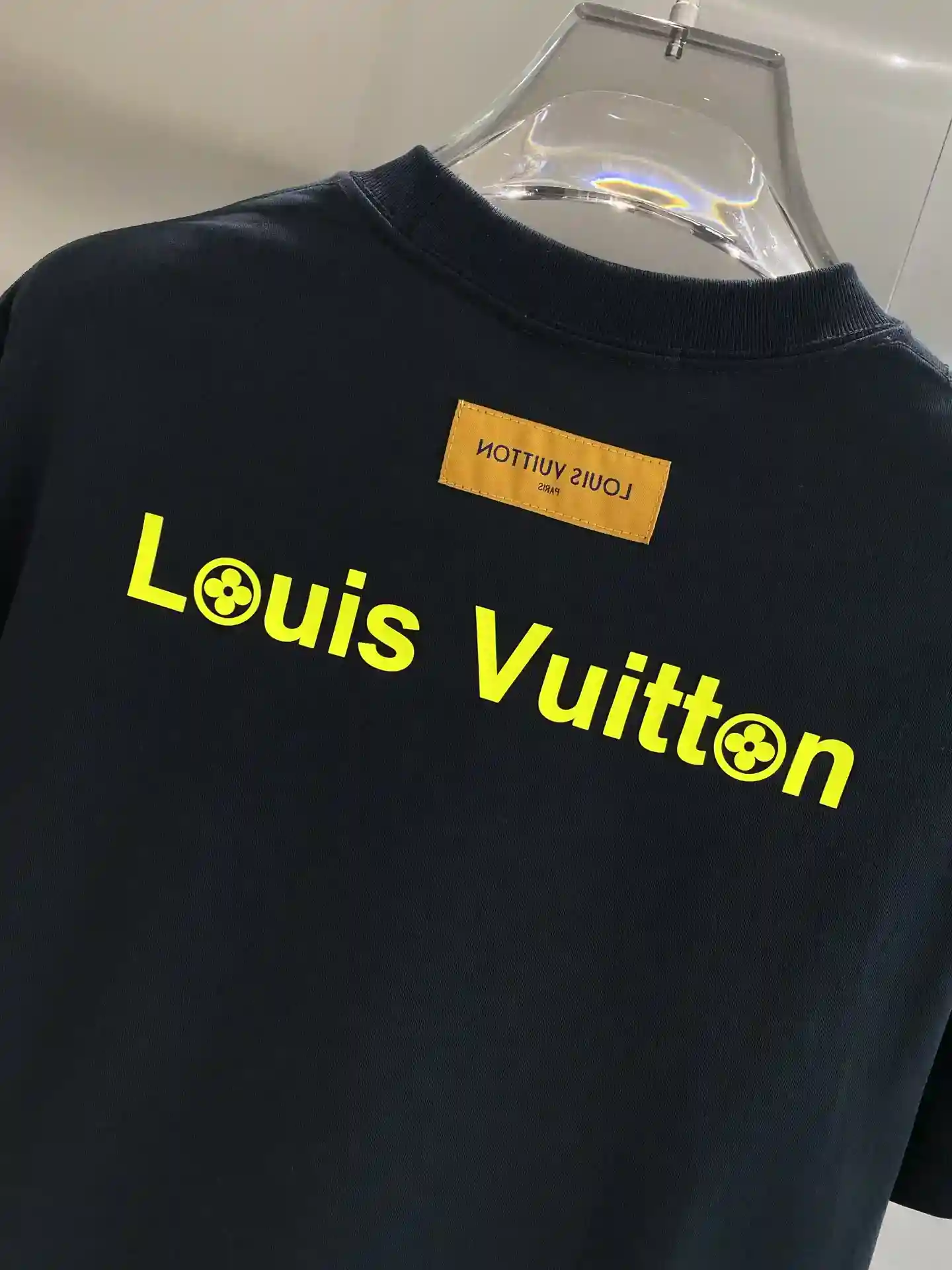 Imagen [9]-"𝙉𝙚𝙬🤍 LV" LV Simple en el frente de la moda Pecho del logotipo LV amarillo brillante al instante agarró los globos oculares Simple en la penetración de la moda telas delanteras agradable a la piel y suave que lleva una sensación de comodidad para tirar de la versión completa suelta no es exigente figura S-XXL 🅿️420-alta-moda-bolsos