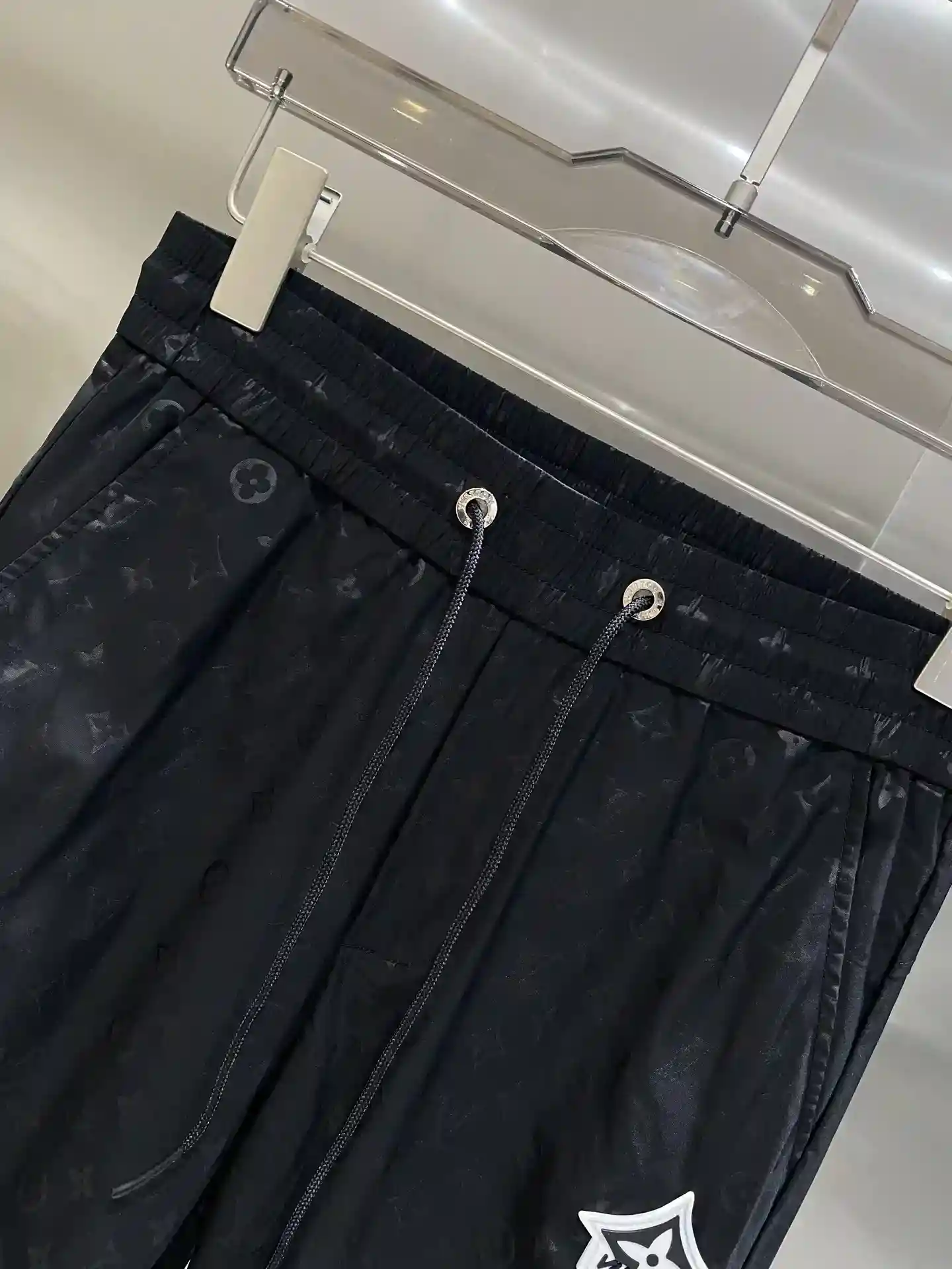 Picture [2]-"𝙉𝙚𝙬🤍LV" LV guard pants fashionable essentials classic black pants dark pattern old flower pattern low-key luxury instantly enhance the sense of fashion Fabrics are soft and textured wear super comfortable elastic waist plus drawstring design M-3XL 🅿️460-high-fashion-bags