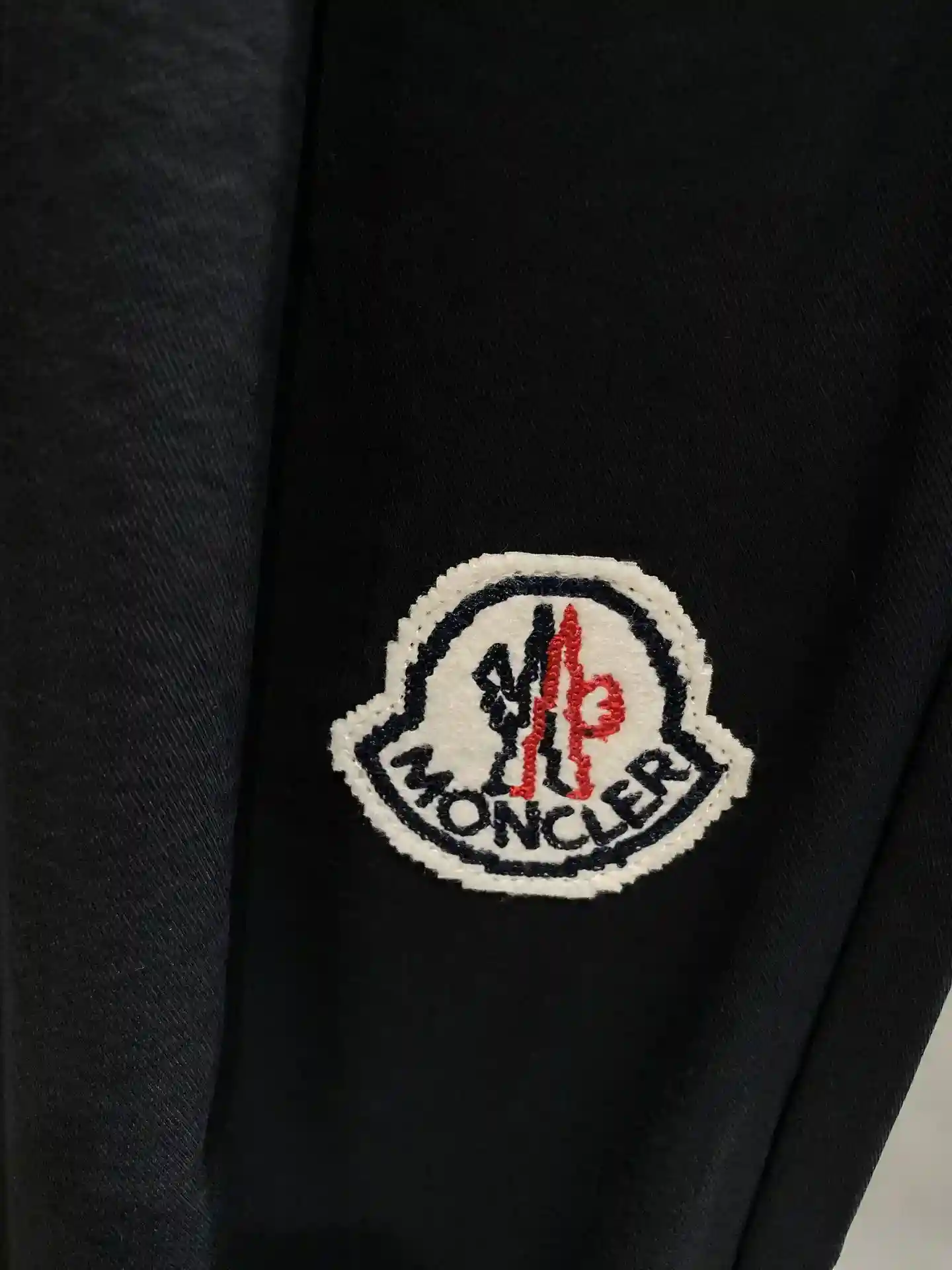 Imagem [4]-"𝙉𝙚𝙬🤍 Moncler Sweatpants low-profile luxury fashion choice classic black simple atmosphere trousers body iconic Moncler badge pattern waist eye-catching brand logo plaque on the pockets exquisite detailing M-3XL 🅿️460-sacos-da-moda