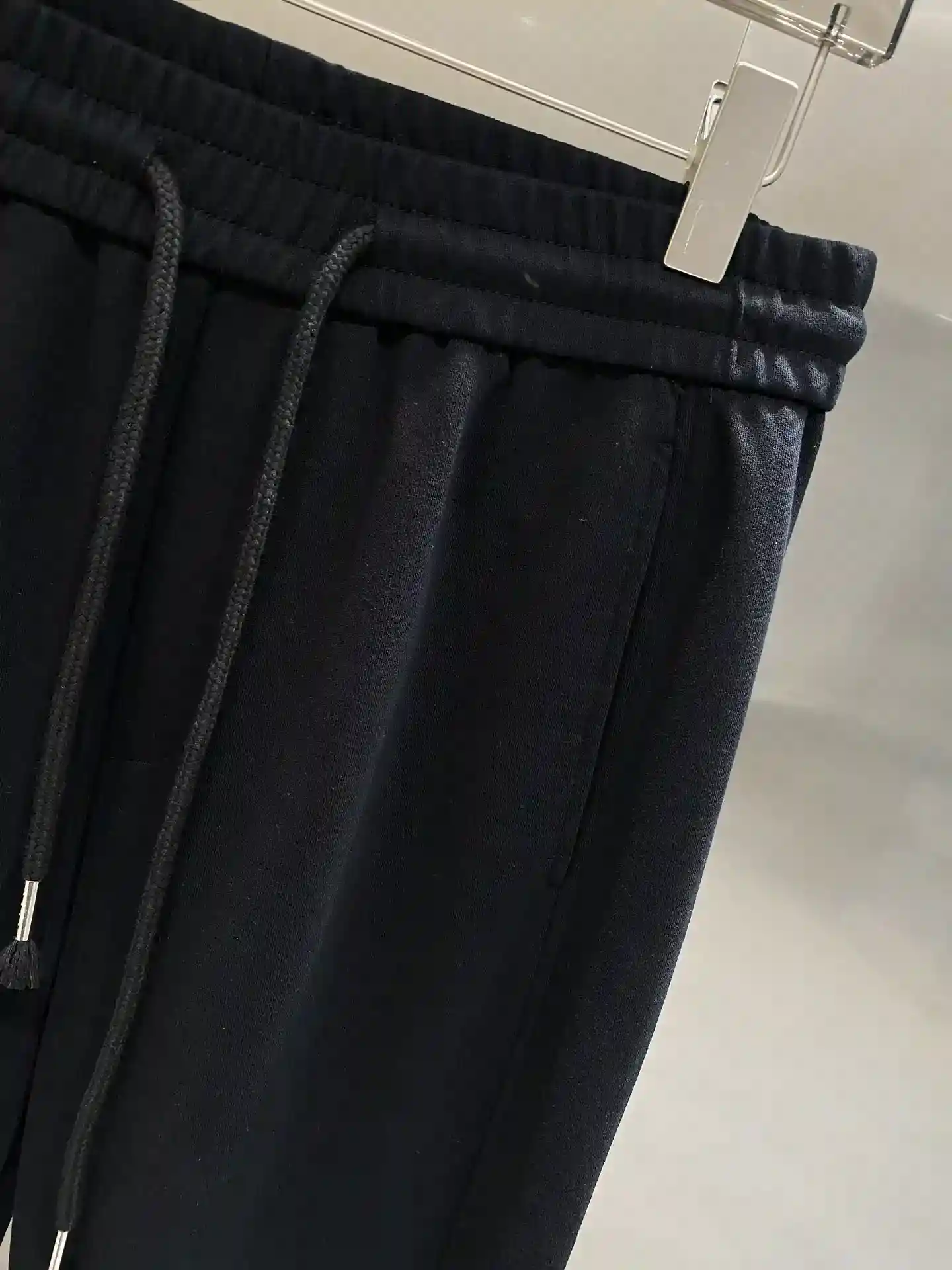 ¡Imagen [4] - "𝙉𝙚𝙬🤍 Parisienne" Parisienne pantalones de chándal! Negro calma gris suave lado elegante letras y el logotipo de diseño simple, pero sin pérdida de personalidad al instante mejorar el sentido de la moda de tela suave agradable a la piel desgaste súper cómoda cintura elástica con cordón de diseño M-3XL 🅿️460- réplica de bolsos de alta calidad