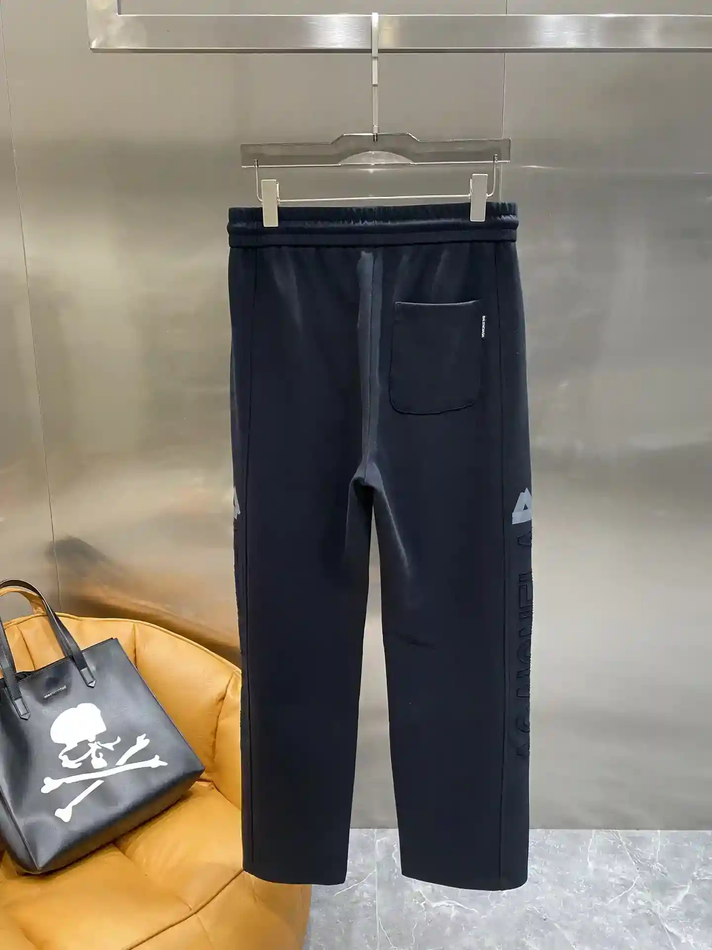 Image [9]-"𝙉𝙚𝙬🤍 Parisienne" Parisienne sweatpants! Black calm gray gentle side chic letters and logo design simple but no loss of personality instantly enhance the sense of fashion fabric soft skin-friendly wear ultra-comfortable elastic waist with drawstring design M-3XL 🅿️460- high quality replica handbags