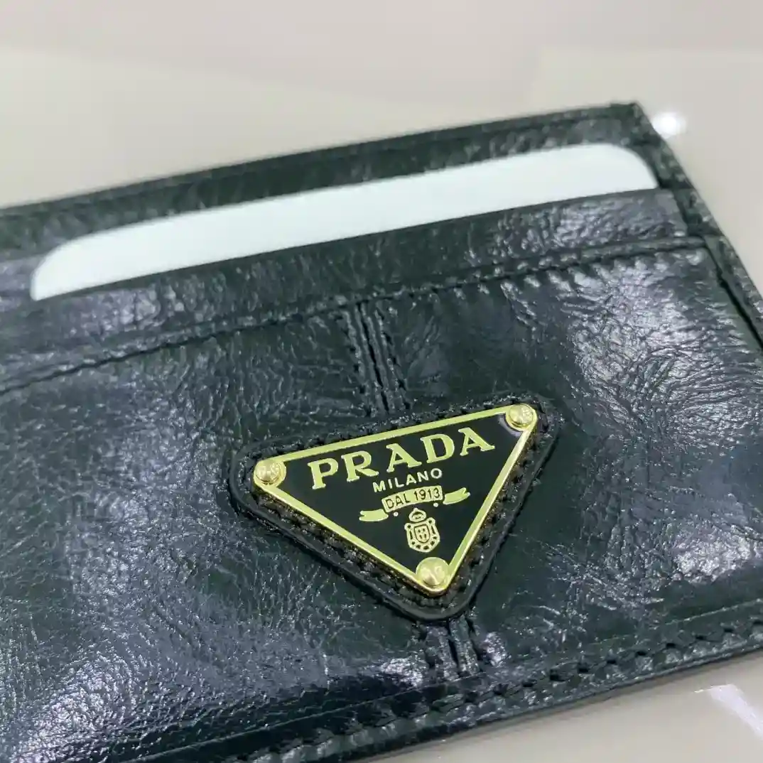 Picture [6]-PRADA card bag Jane 1MC025 internal code 164 OEM code 💋 This card holder is made of elegant glossy leather outlining smooth lines and classic geometric pattern modeling highlights the exquisite elegance of the modern style six card slots are designed to highlight the functionality of the 🏅️🏅️🏅️ Size: 10 * 8cm-High Faux Bags