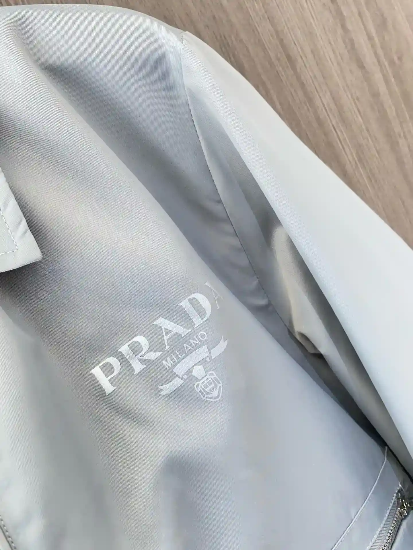 ¡Foto [7]-P730 Prada Prada 2025 principios de la primavera listado 狠货 tejidos importados italianos de moda chaqueta reversible abrigo cortavientos Europea parte superior del cuerpo más casual generoso contador hardware original de lujo de gama alta accesorios personalizados nuevo! ¡Marca de lujo características logotipo adornado diseño de la más alta calidad en el mercado, accesorios originales y lo último en lujo! ¡Suave y cómodo en el cuerpo explosión guapo! ¡Adecuado para cualquier escena! Tamaño: M-XXXL (178 140 libras L desgaste máximo 190 libras)-bolsas de alta moda